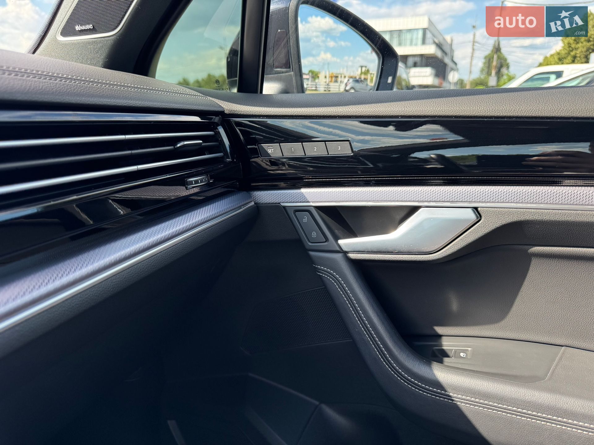 Volkswagen Touareg 2018 VIN WVGZZZCRZJD007231 фото оголошення 18 з 37