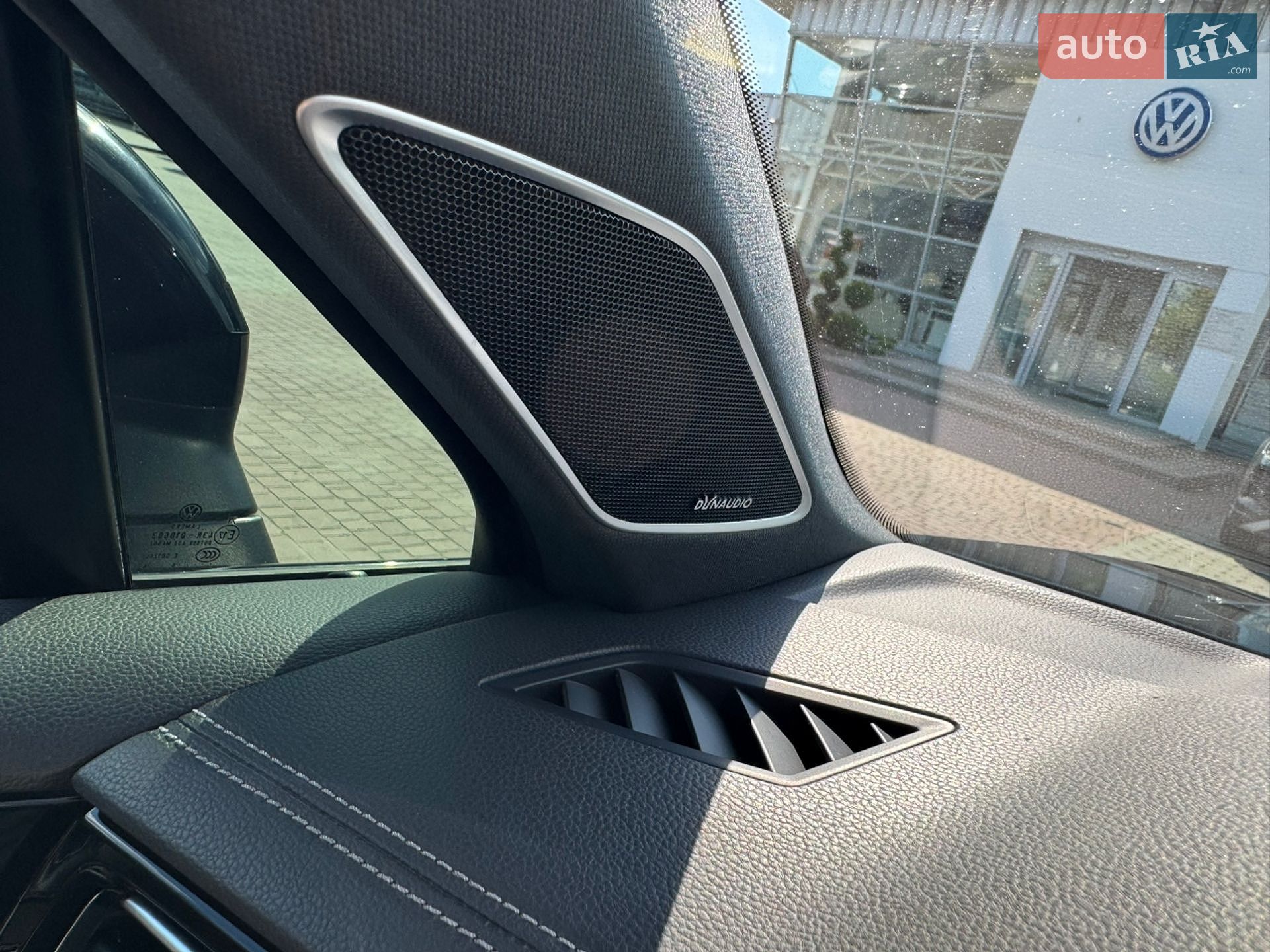 Volkswagen Touareg 2018 VIN WVGZZZCRZJD007231 фото оголошення 19 з 37