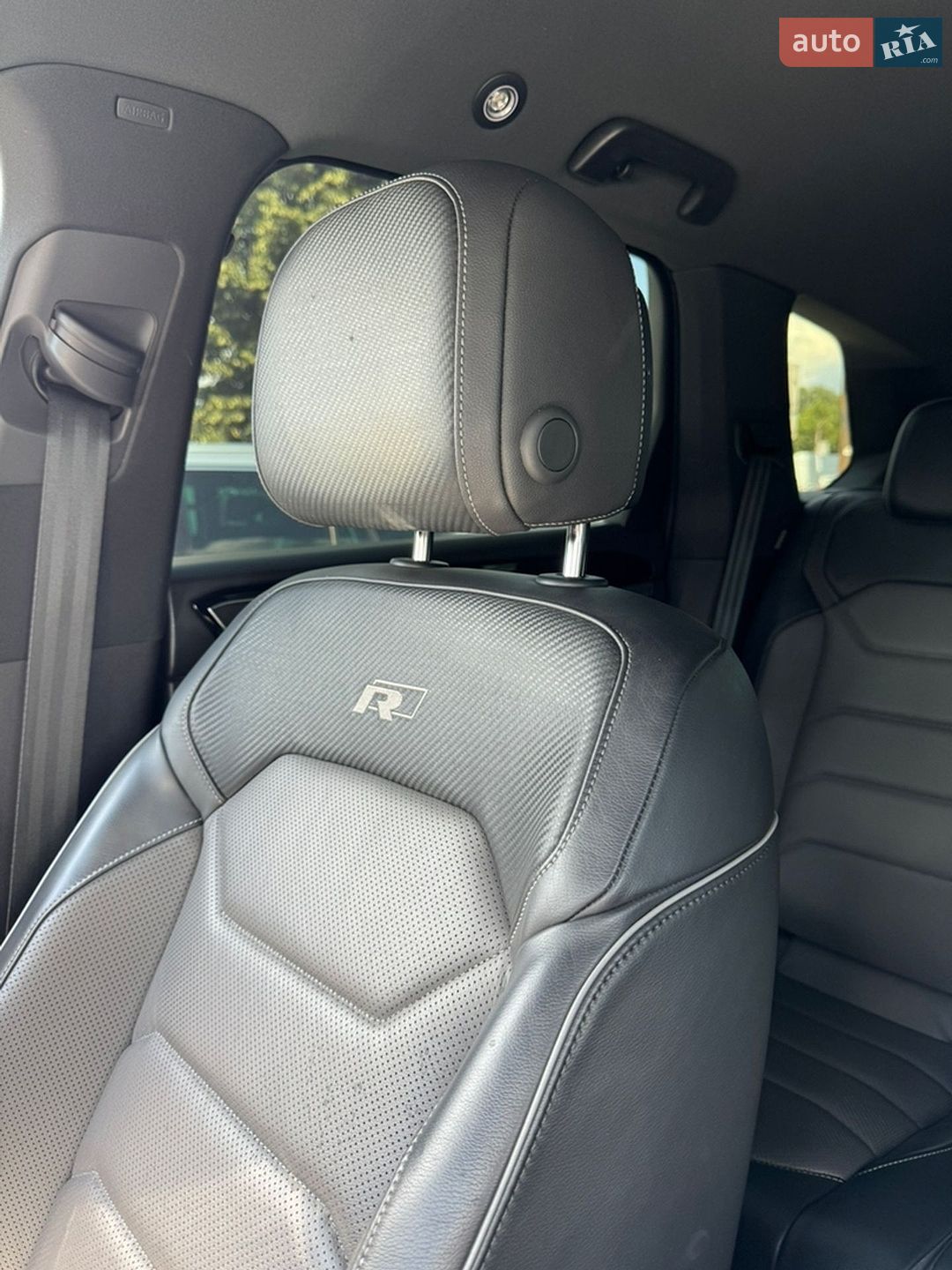 Volkswagen Touareg 2018 VIN WVGZZZCRZJD007231 фото оголошення 17 з 37