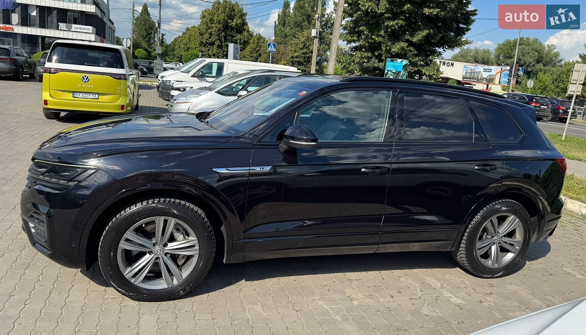Volkswagen Touareg 2018 VIN WVGZZZCRZJD007231 фото оголошення 3 з 37