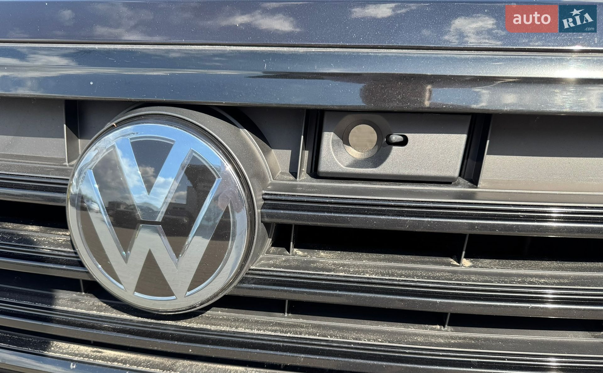 Volkswagen Touareg 2018 VIN WVGZZZCRZJD007231 фото оголошення 4 з 37