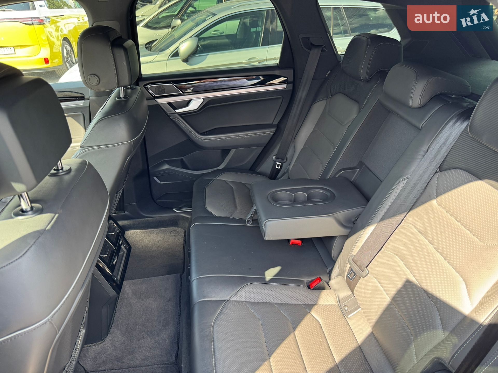 Volkswagen Touareg 2018 VIN WVGZZZCRZJD007231 фото оголошення 23 з 37