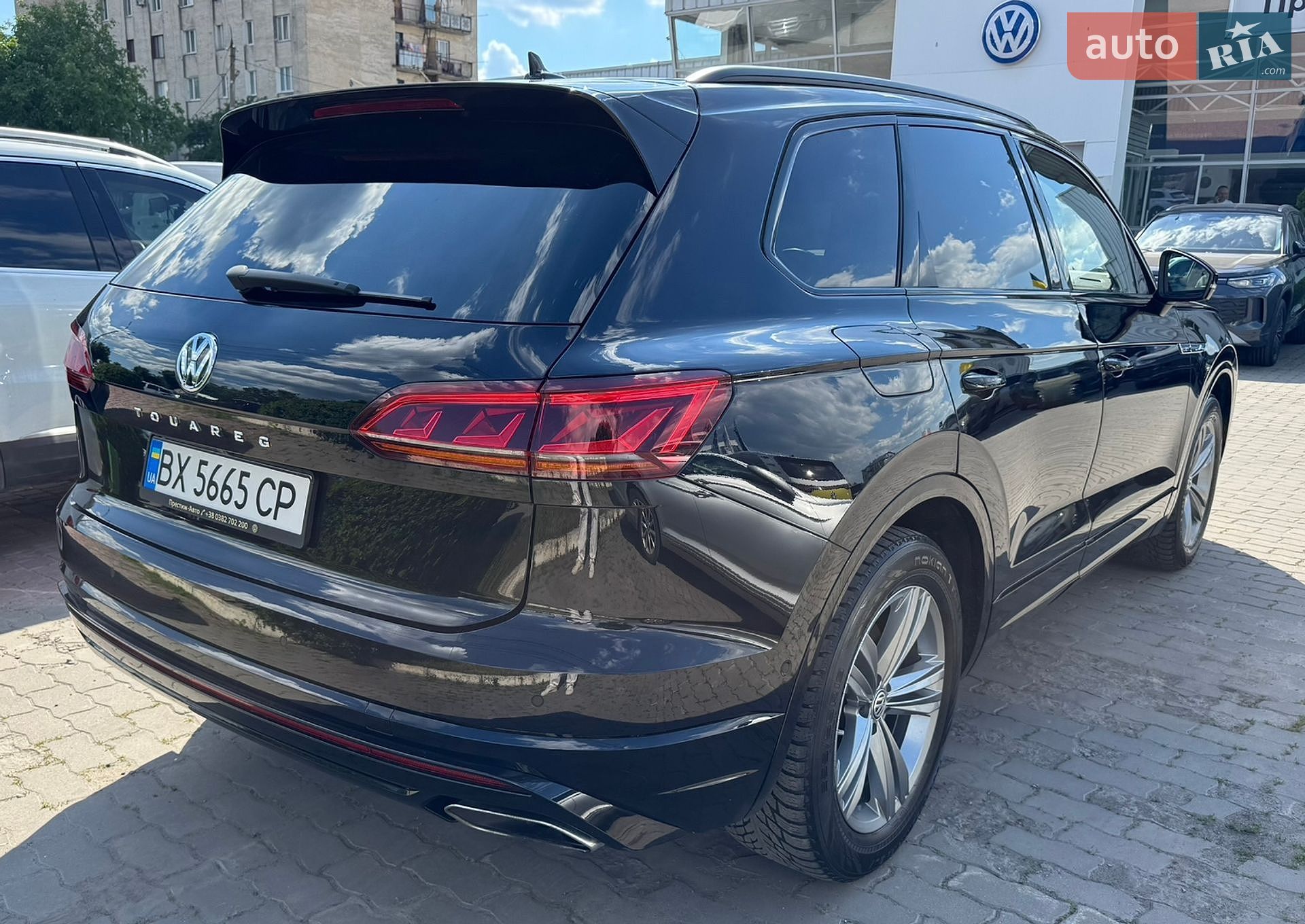 Volkswagen Touareg 2018 VIN WVGZZZCRZJD007231 фото оголошення 5 з 37