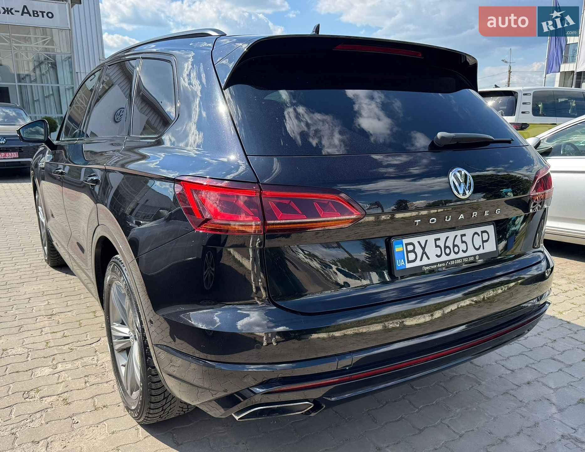 Volkswagen Touareg 2018 VIN WVGZZZCRZJD007231 фото оголошення 6 з 37