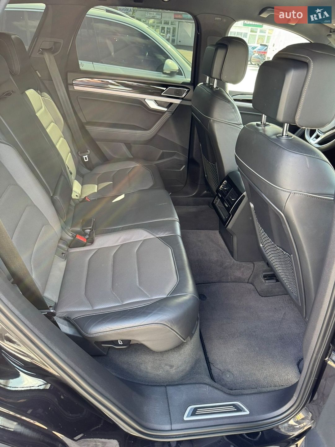 Volkswagen Touareg 2018 VIN WVGZZZCRZJD007231 фото оголошення 24 з 37