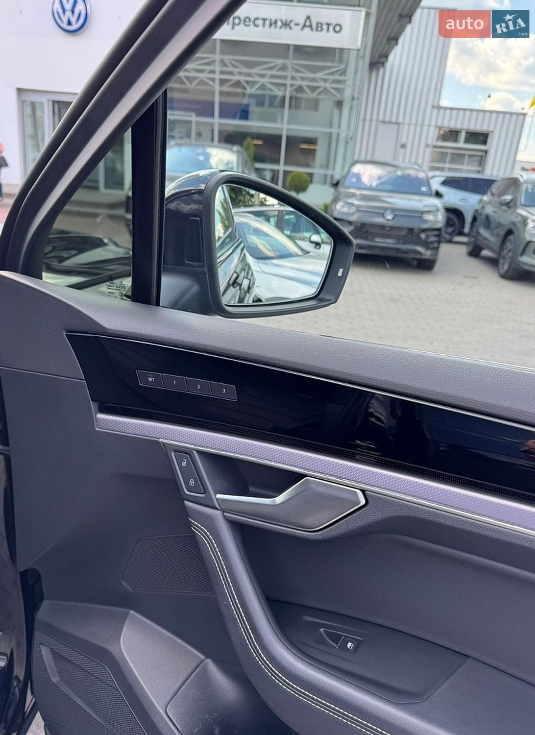 Volkswagen Touareg 2018 VIN WVGZZZCRZJD007231 фото оголошення 26 з 37