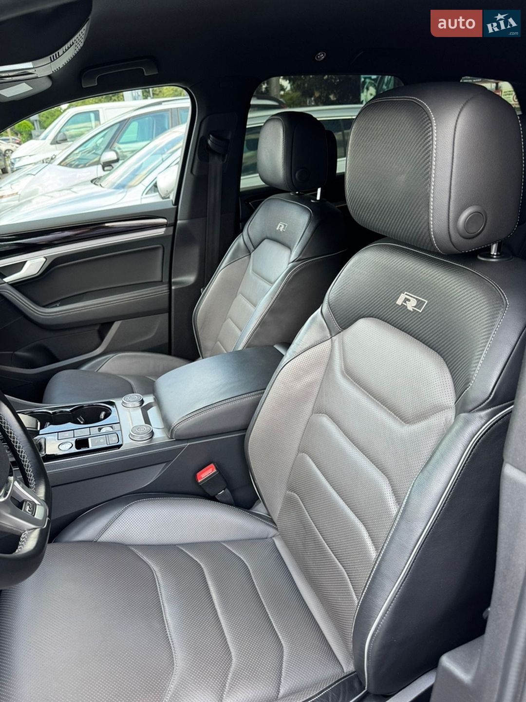 Volkswagen Touareg 2018 VIN WVGZZZCRZJD007231 фото оголошення 14 з 37