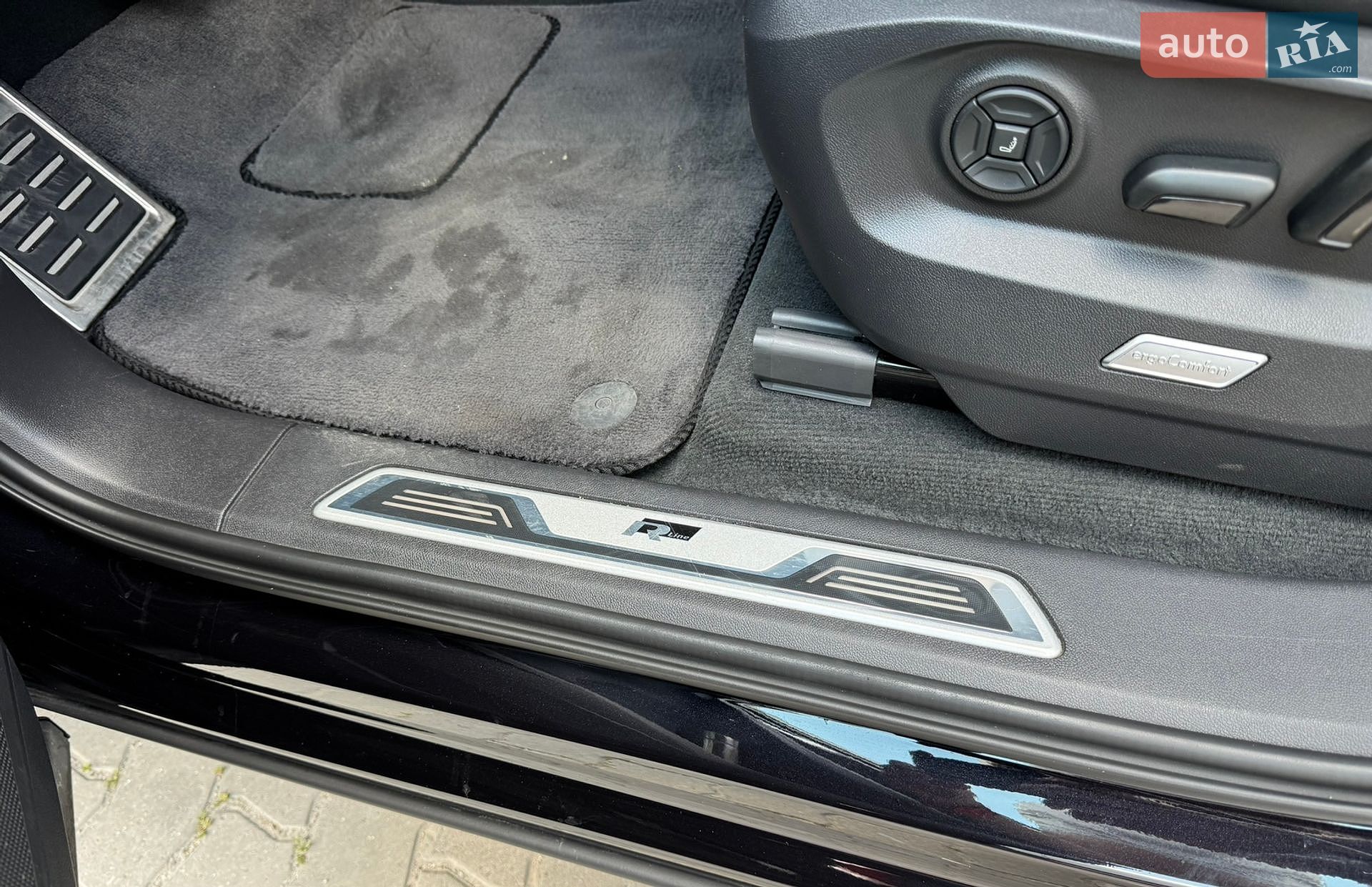 Volkswagen Touareg 2018 VIN WVGZZZCRZJD007231 фото оголошення 28 з 37