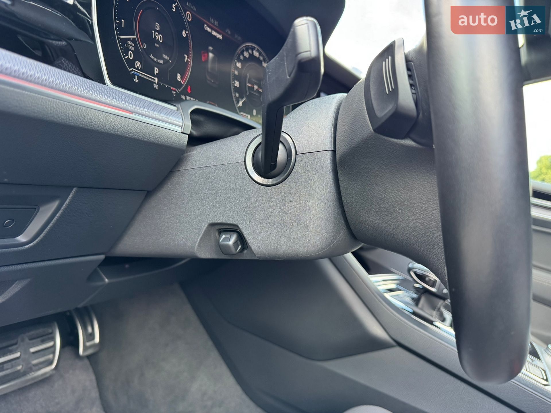 Volkswagen Touareg 2018 VIN WVGZZZCRZJD007231 фото оголошення 11 з 37