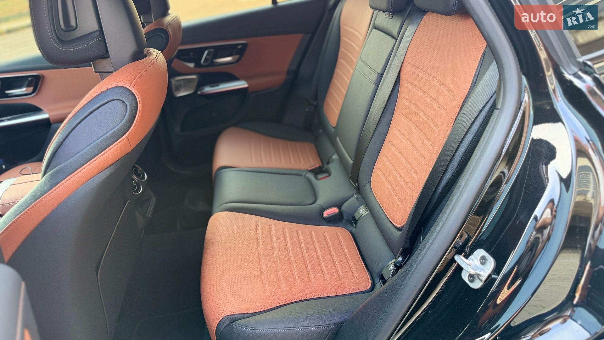 Mercedes-Benz GLC Class 2025 VIN W1NKJ5BB5TF458418 фото оголошення 30 з 48