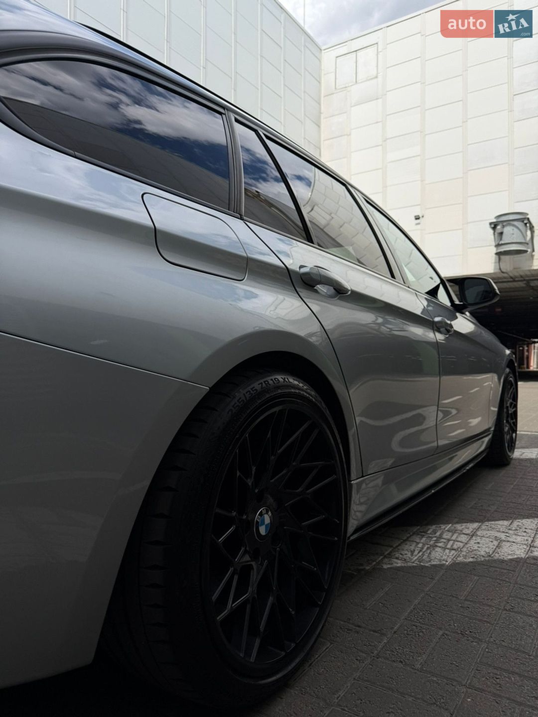 BMW 3 Series 2013 VIN WBA3K91010F909143 фото оголошення 30 з 32