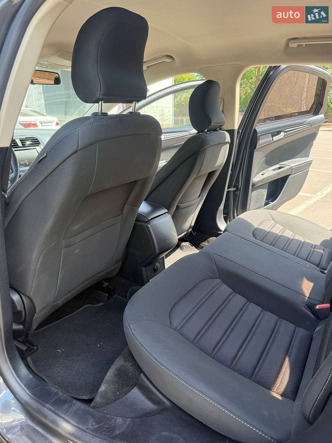 Ford Fusion 2018 VIN 3FA6P0G74JR256870 фото оголошення 2 з 8