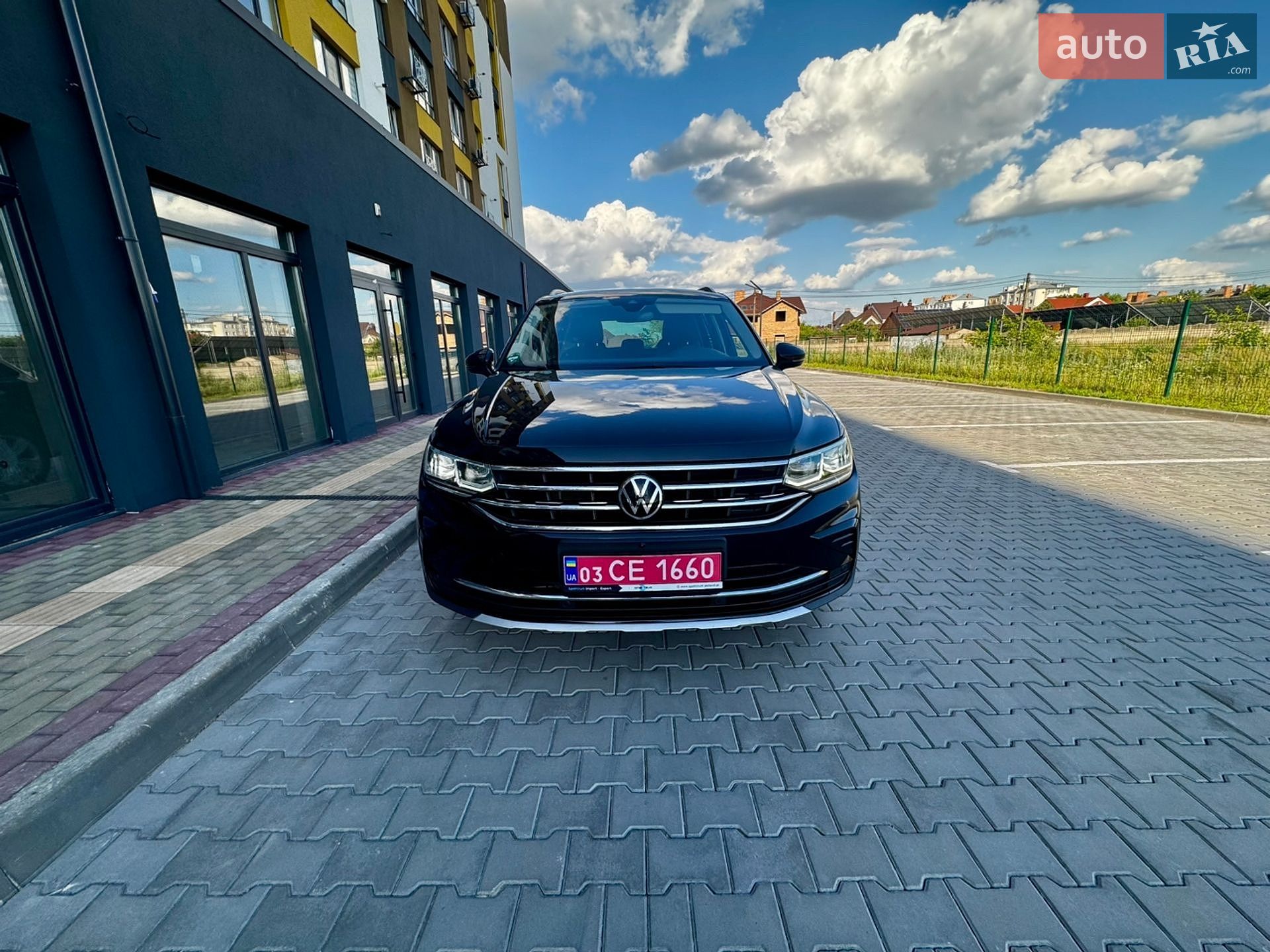 Volkswagen Tiguan 2022 VIN WVGZZZ5NZNW411840 фото оголошення 2 з 111