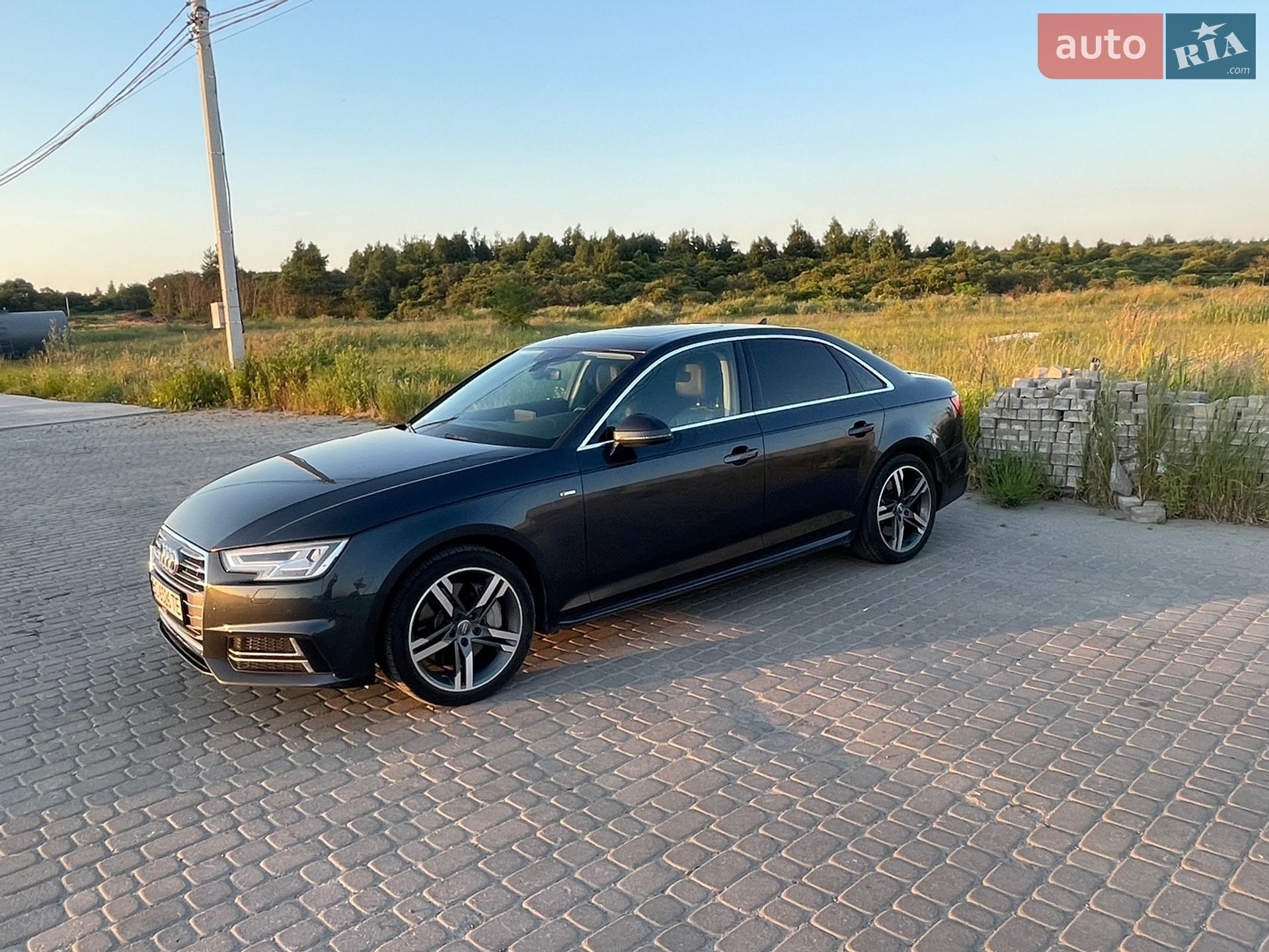 Audi A4 2016 VIN WAUENAF48HN025148 фото оголошення 4 з 21