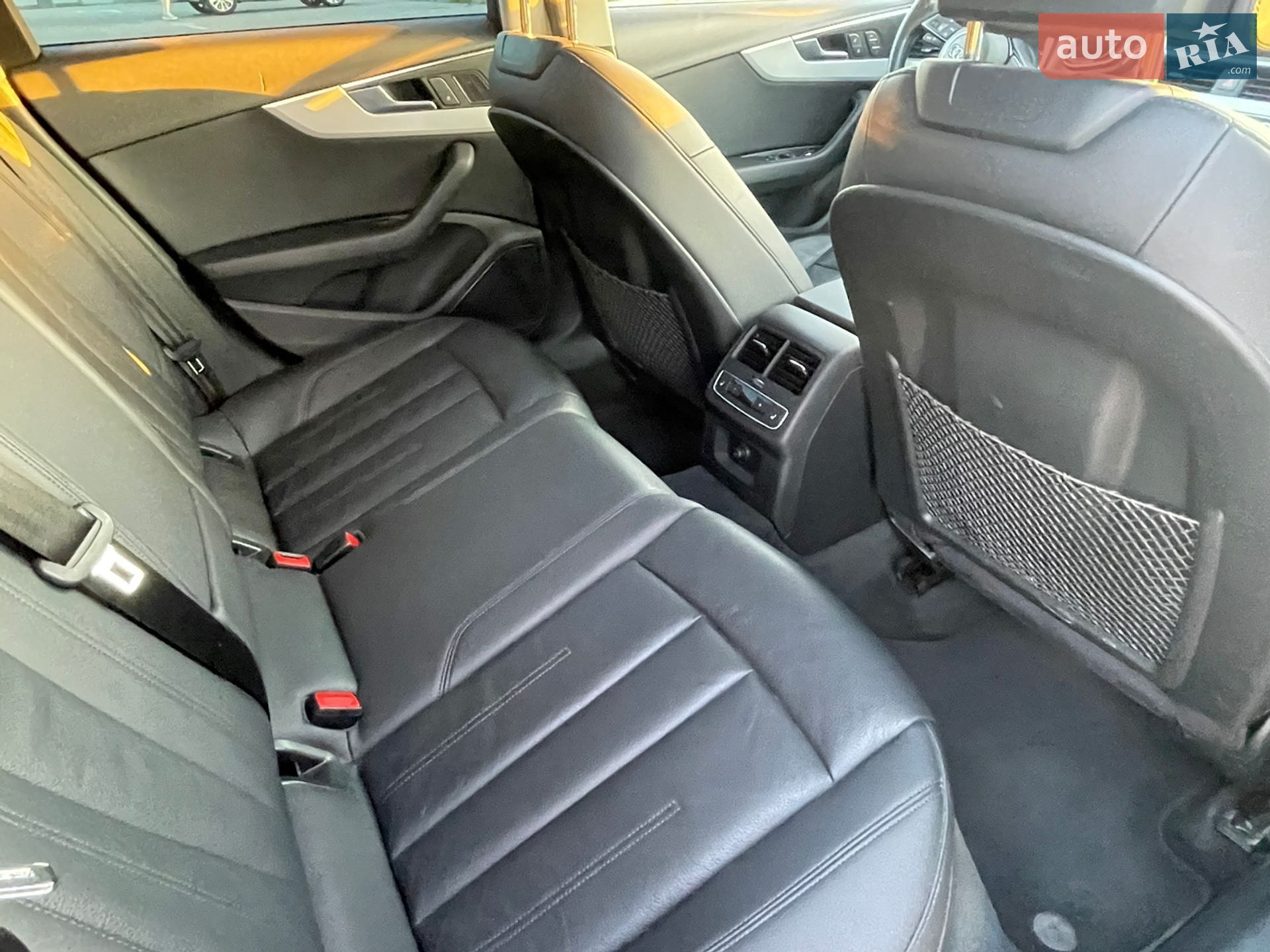 Audi A4 2016 VIN WAUENAF48HN025148 фото оголошення 12 з 21