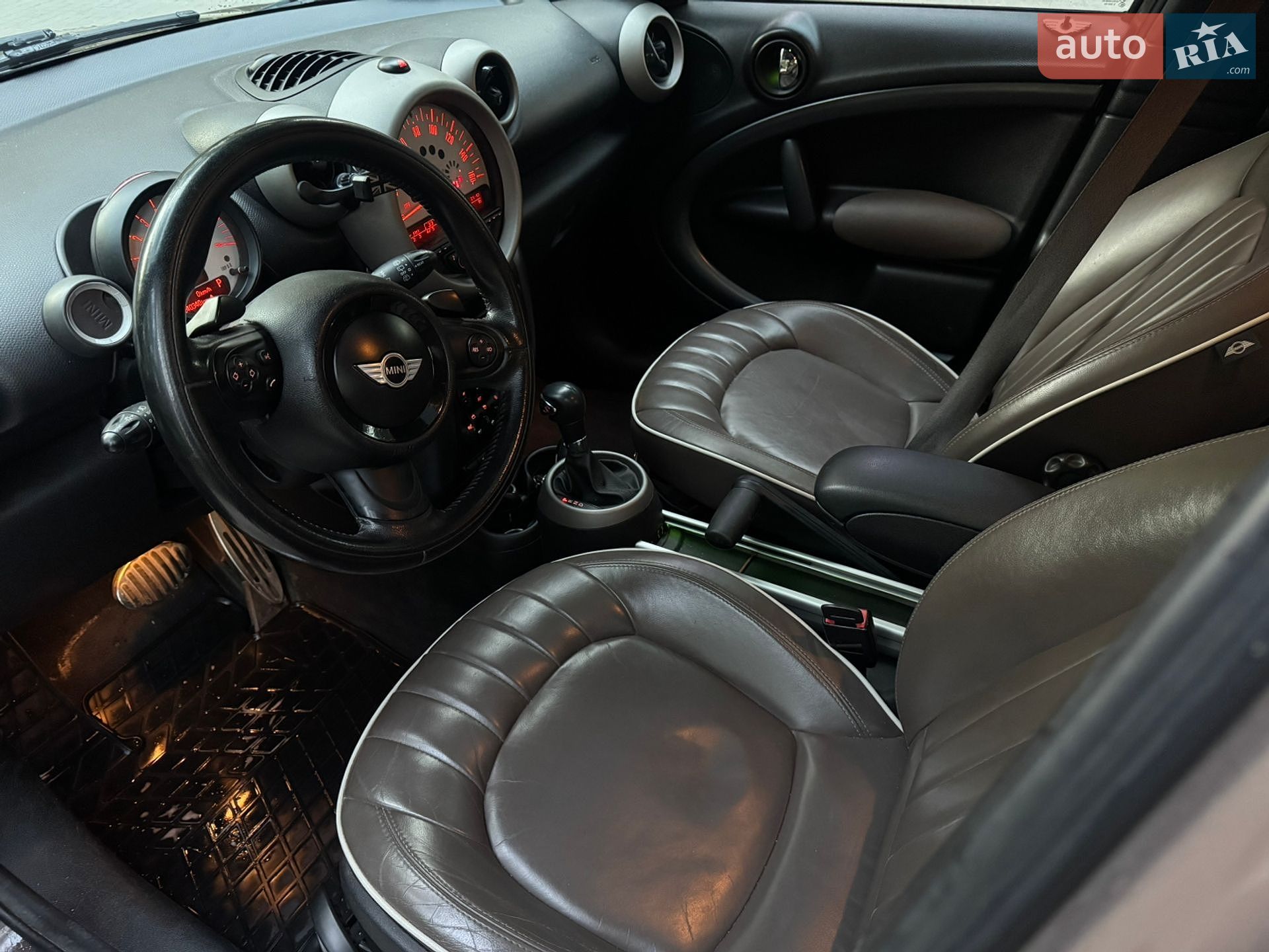 MINI Countryman 2010 VIN WMWZC5C59BWH99392 фото оголошення 15 з 38