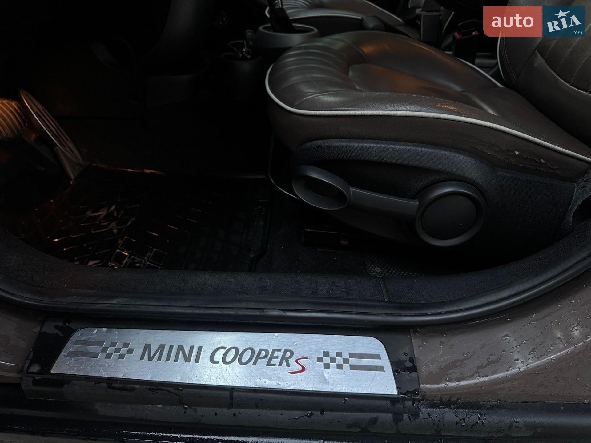 MINI Countryman 2010 VIN WMWZC5C59BWH99392 фото оголошення 17 з 38