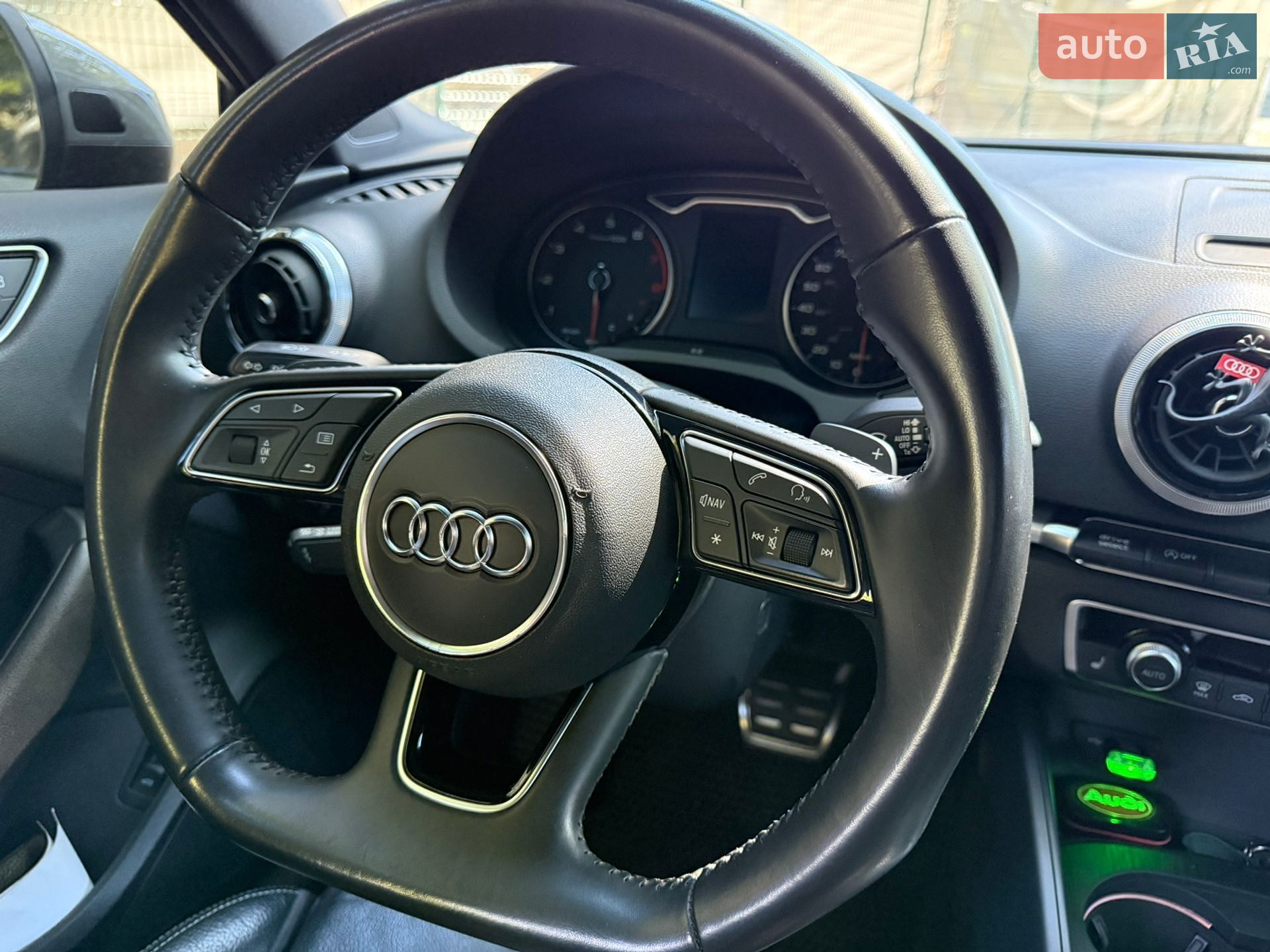 Audi A3 2019 VIN WAUAUGFF5LA023783 фото оголошення 14 з 31