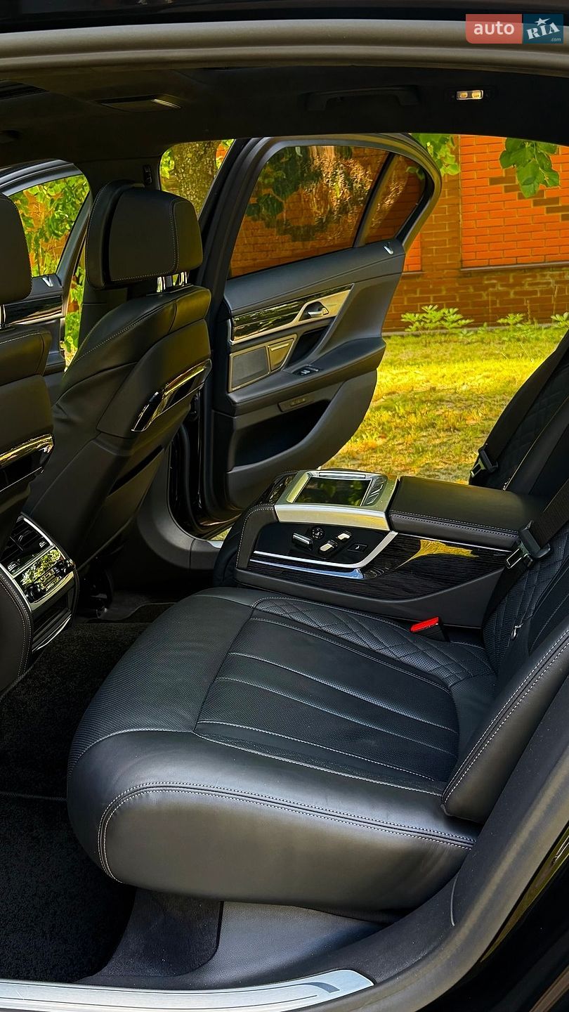 BMW 7 Series 2020 VIN WBA7V41000CE61381 фото оголошення 32 з 111