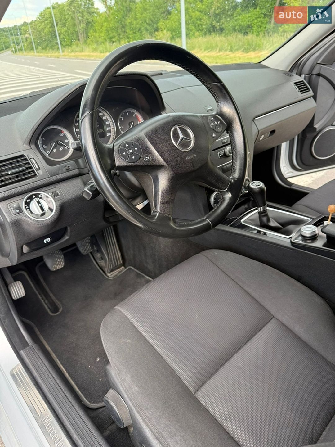 Mercedes-Benz C-Class 2010 VIN WDD2042011F576957 фото оголошення 24 з 35