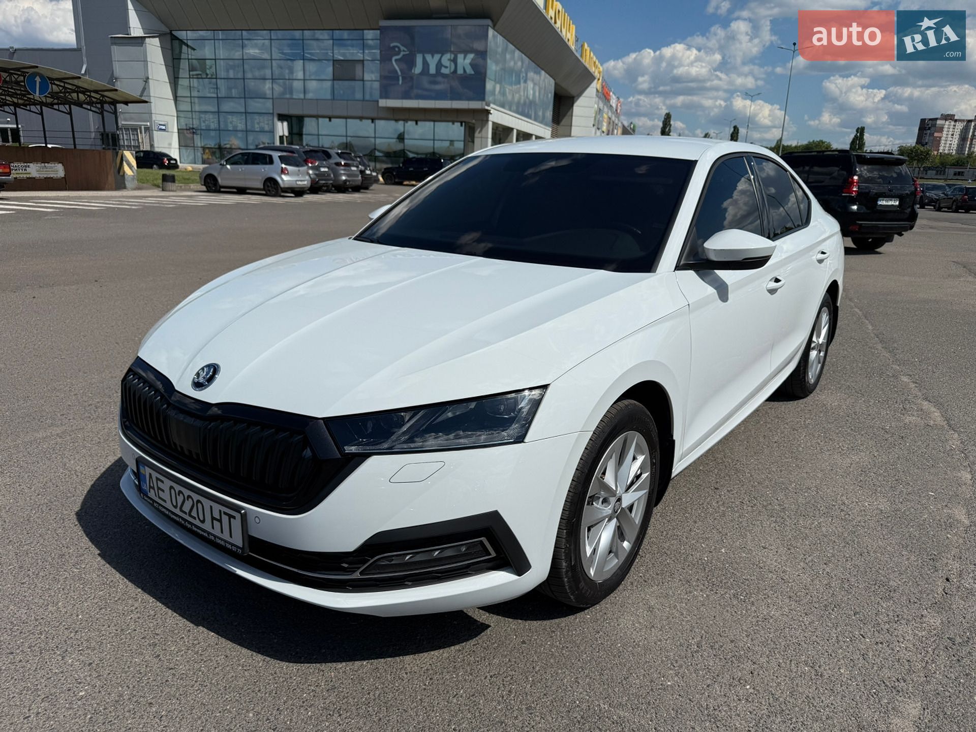 Skoda Octavia 2023 VIN TMBAJ7NX1PY117355 фото оголошення 3 з 26