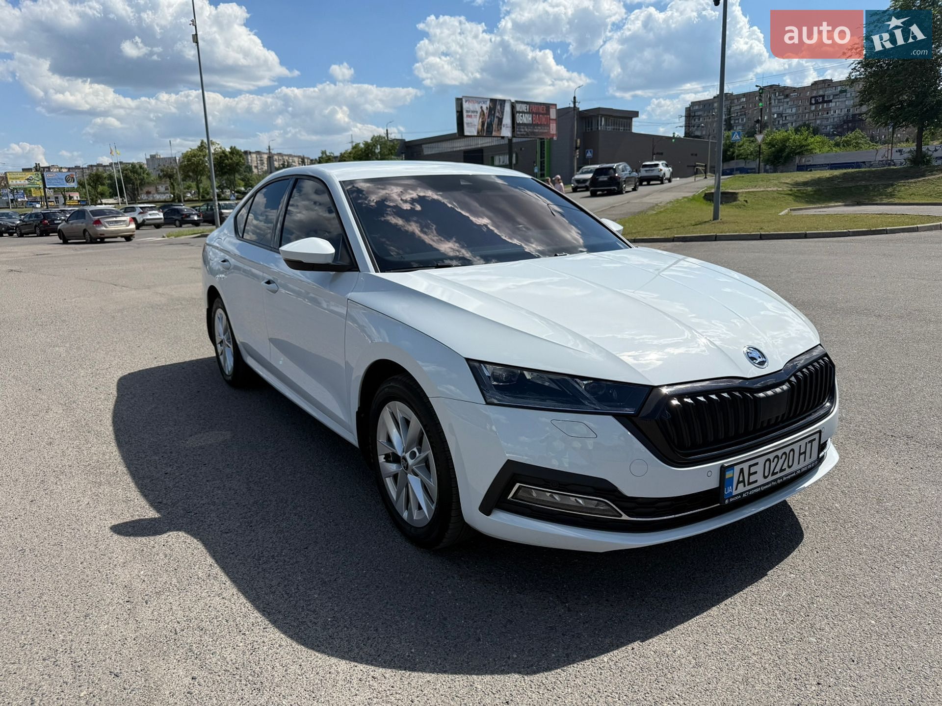 Skoda Octavia 2023 VIN TMBAJ7NX1PY117355 фото оголошення 4 з 26