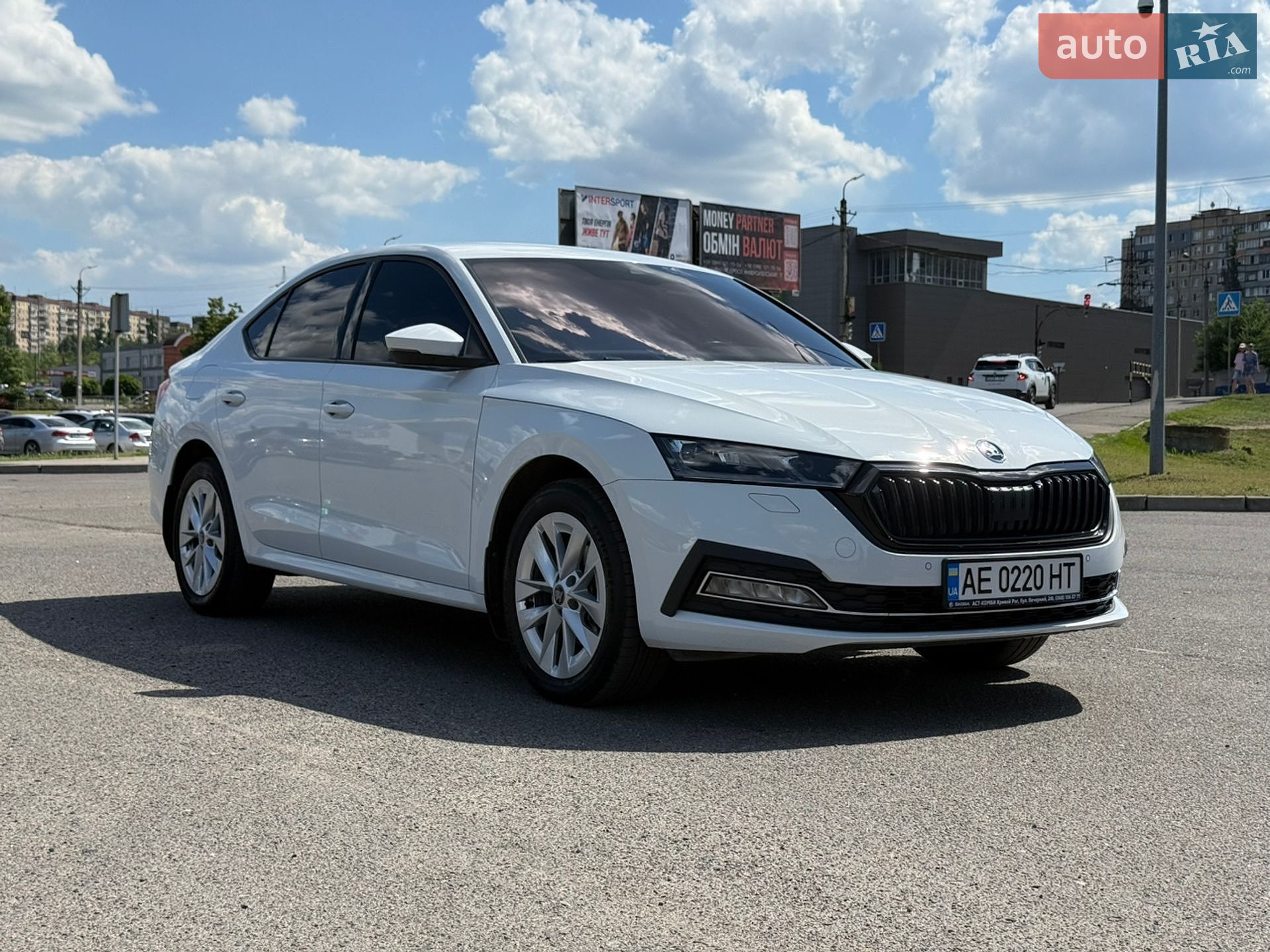 Skoda Octavia 2023 VIN TMBAJ7NX1PY117355 фото оголошення 6 з 26