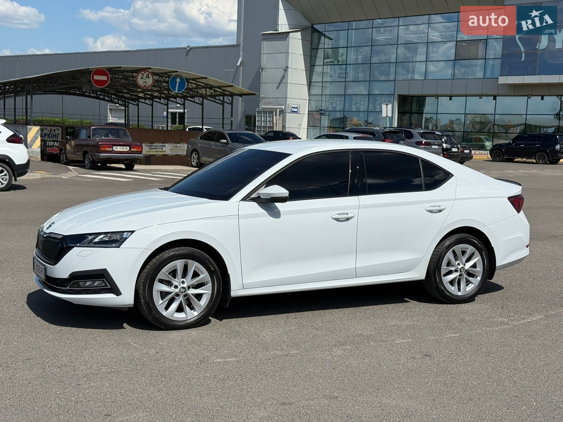 Skoda Octavia 2023 VIN TMBAJ7NX1PY117355 фото оголошення 8 з 26
