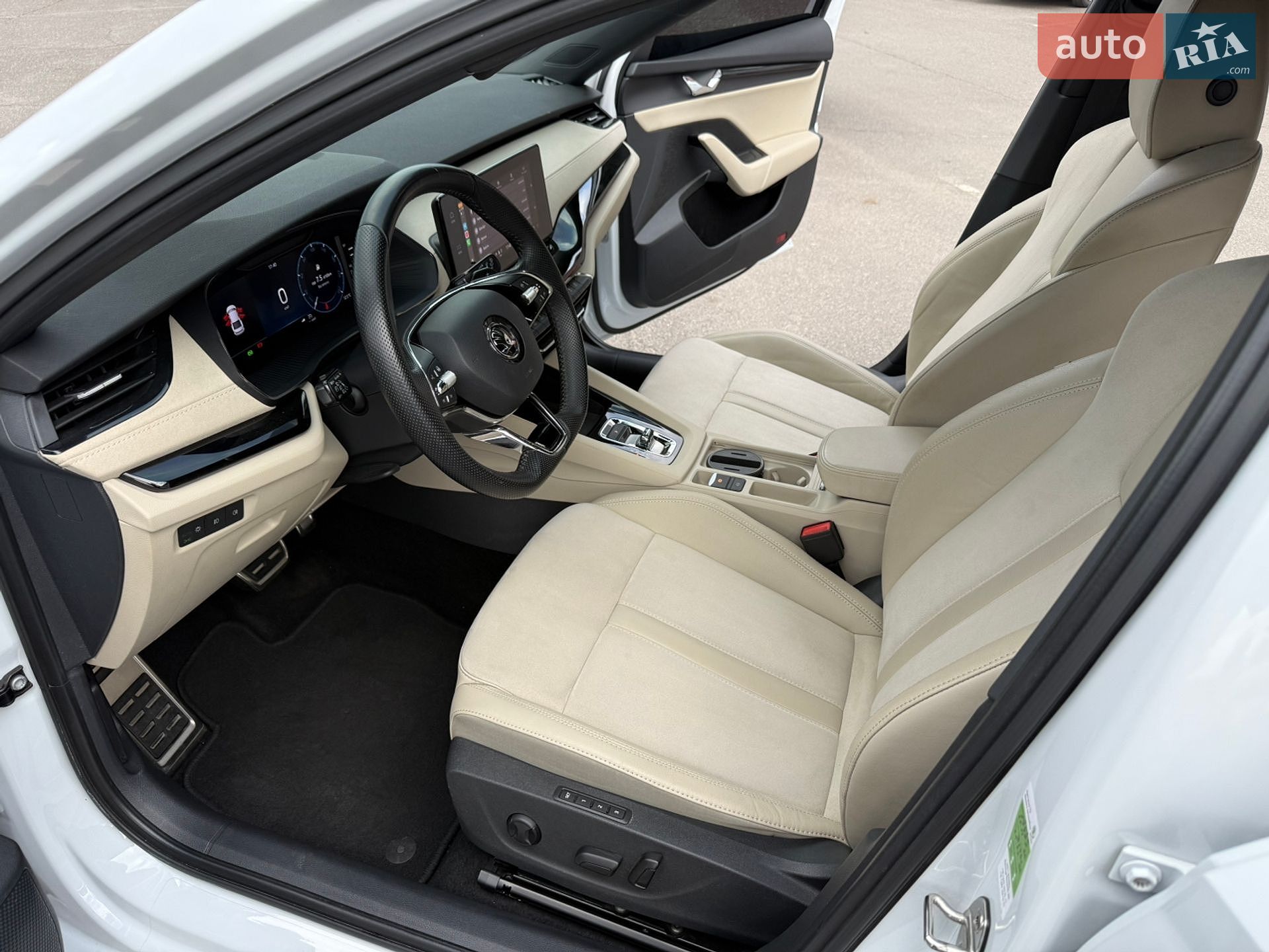 Skoda Octavia 2023 VIN TMBAJ7NX1PY117355 фото оголошення 3 з 18