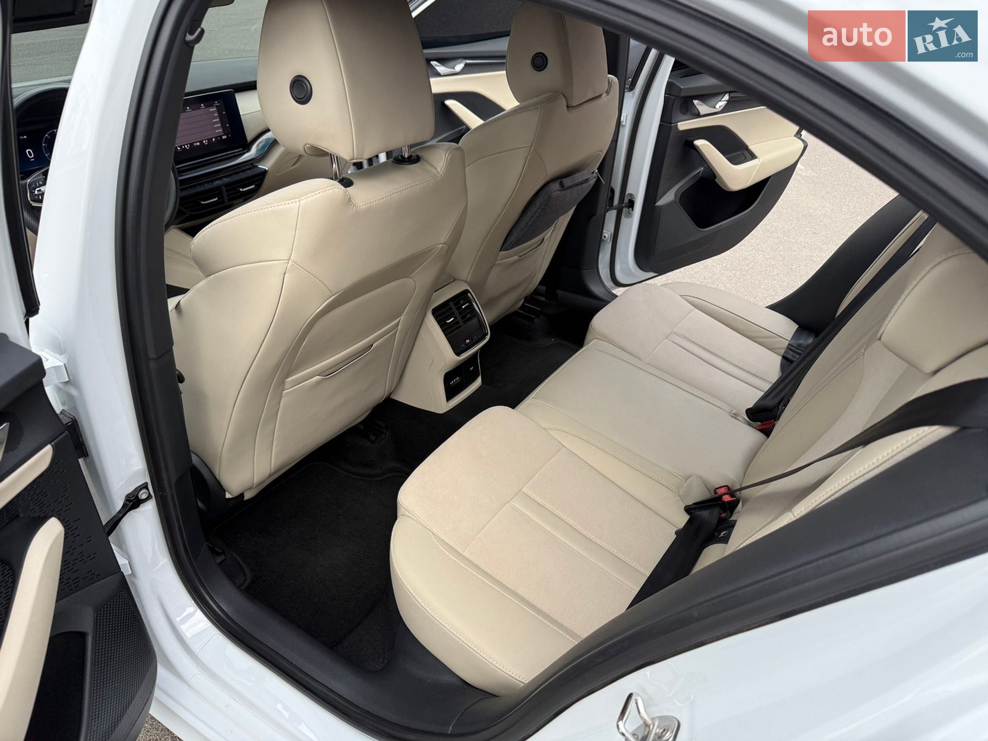 Skoda Octavia 2023 VIN TMBAJ7NX1PY117355 фото оголошення 9 з 18
