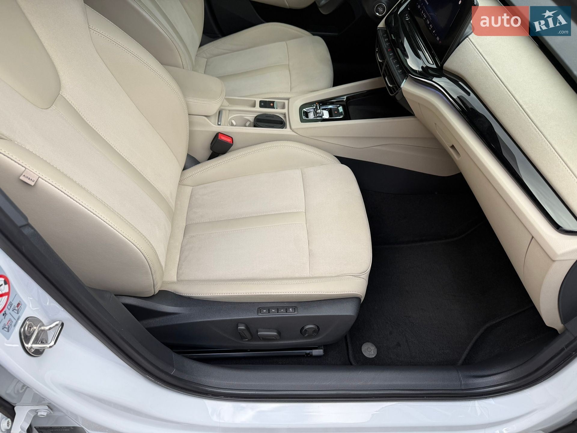 Skoda Octavia 2023 VIN TMBAJ7NX1PY117355 фото оголошення 10 з 18