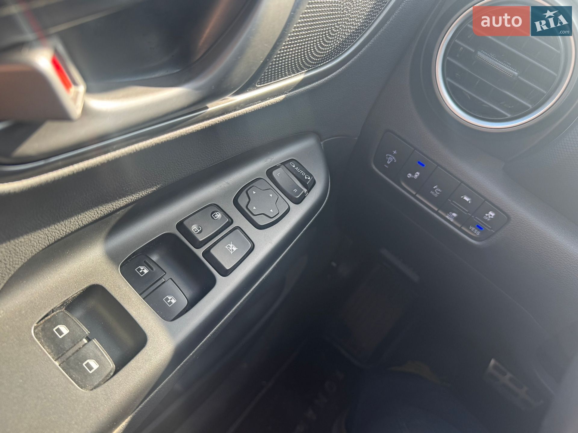 Hyundai Kona Electric 2019 VIN KMHK581GFKU056615 фото оголошення 10 з 15