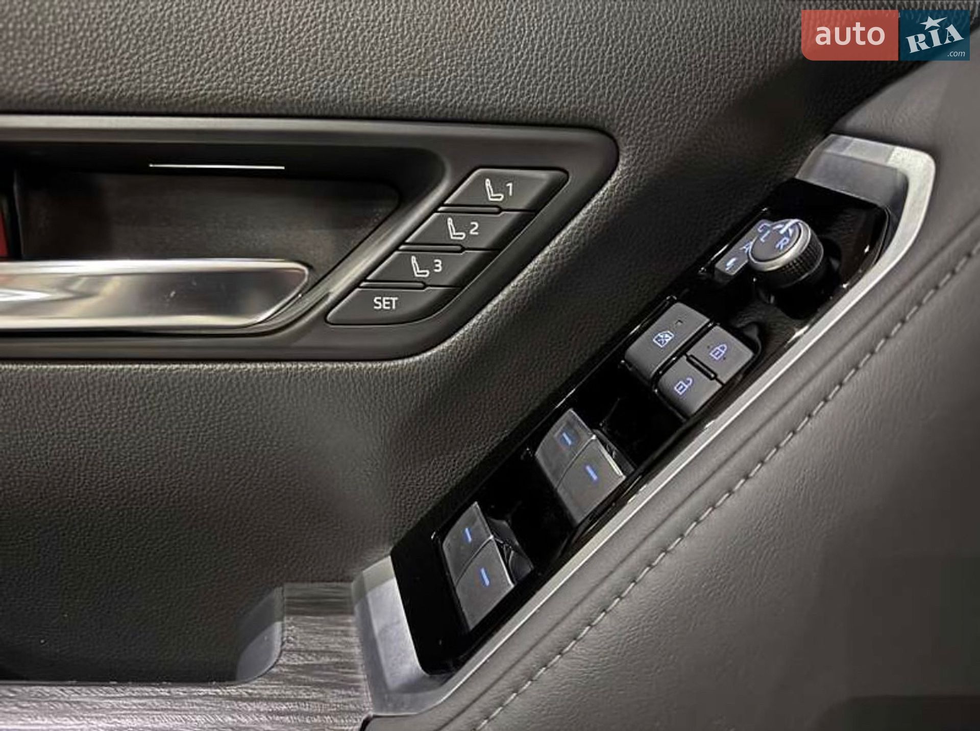 Toyota Land Cruiser 2021 VIN JTMABABJ004002236 фото оголошення 15 з 70