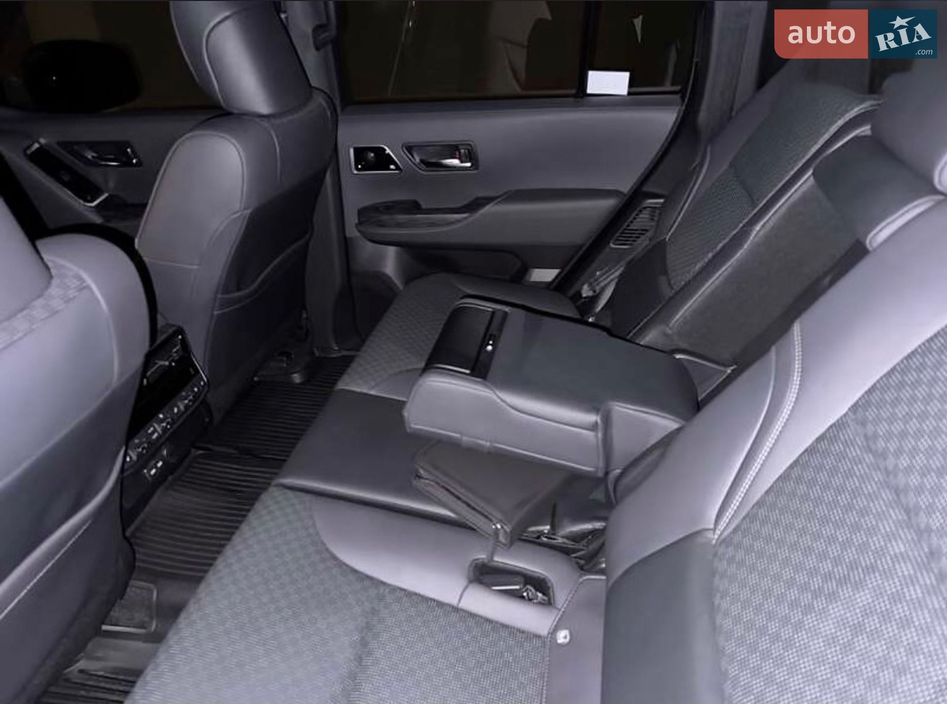 Toyota Land Cruiser 2021 VIN JTMABABJ004002236 фото оголошення 20 з 70