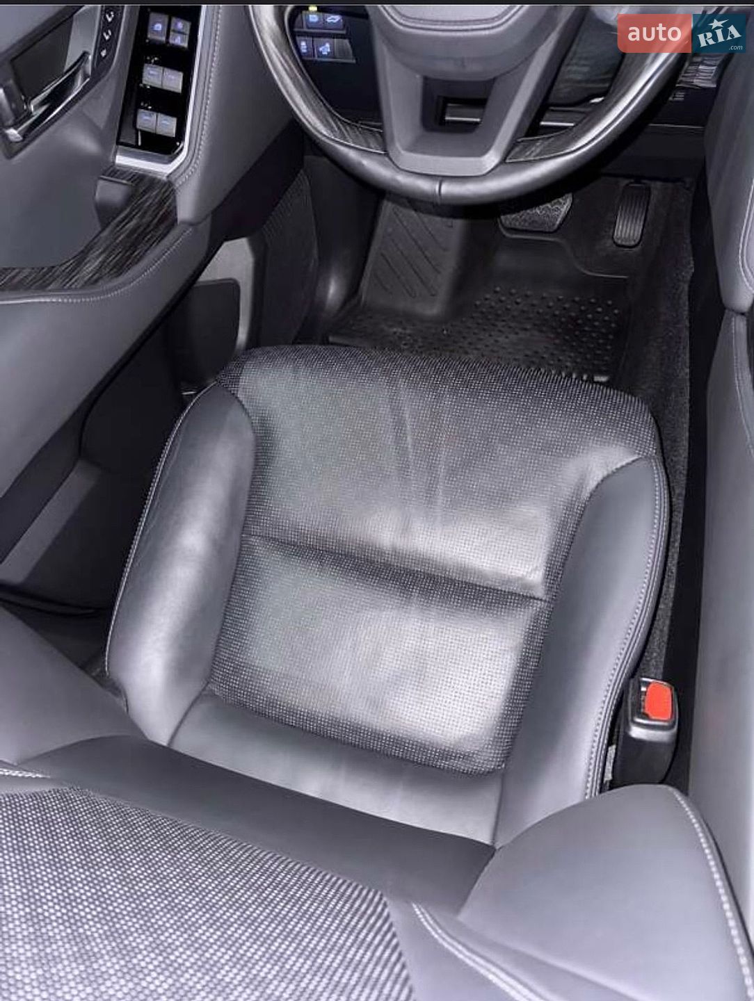 Toyota Land Cruiser 2021 VIN JTMABABJ004002236 фото оголошення 25 з 70