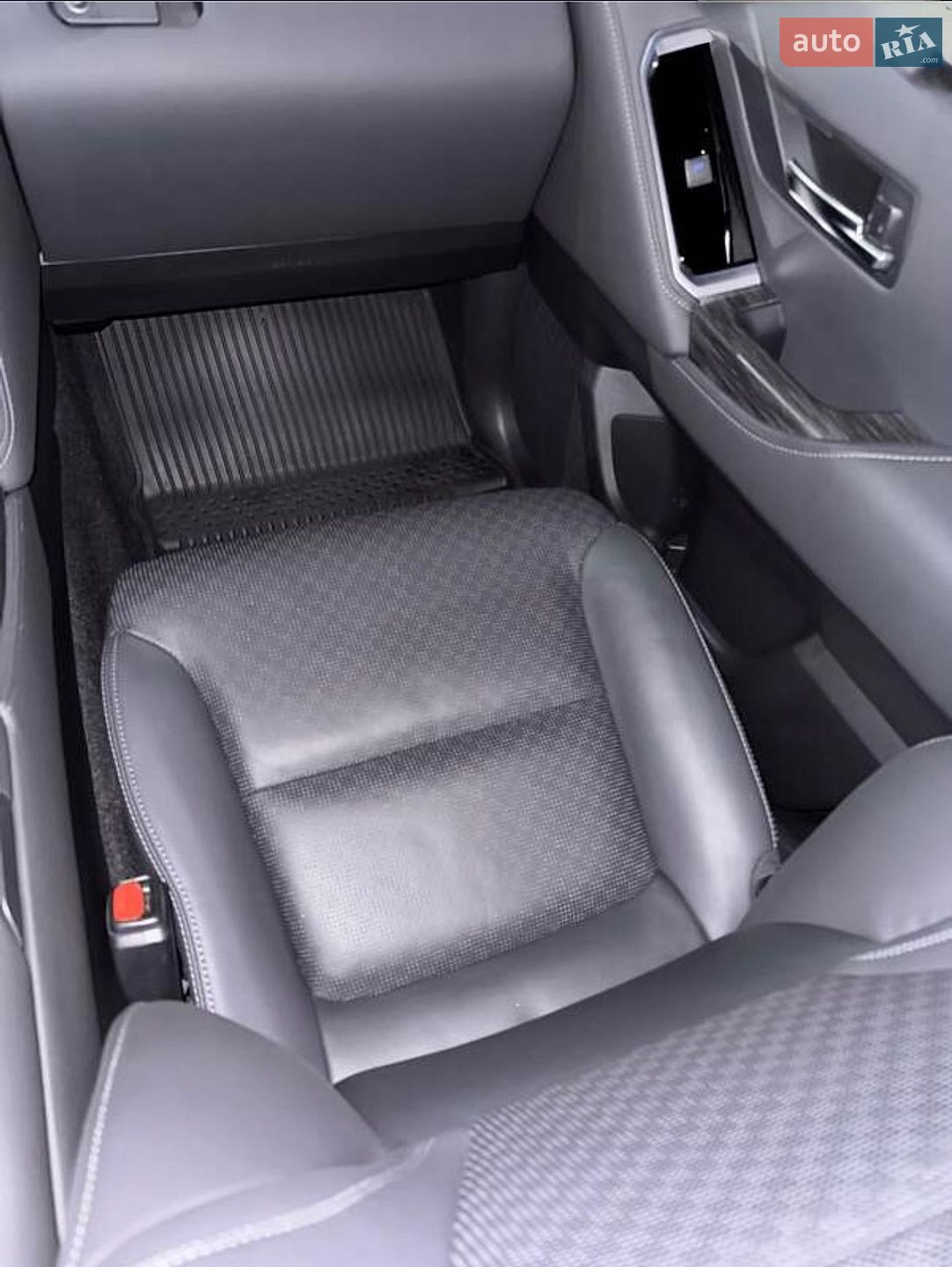 Toyota Land Cruiser 2021 VIN JTMABABJ004002236 фото оголошення 26 з 70