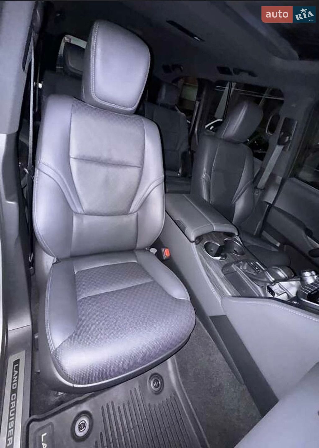 Toyota Land Cruiser 2021 VIN JTMABABJ004002236 фото оголошення 46 з 70