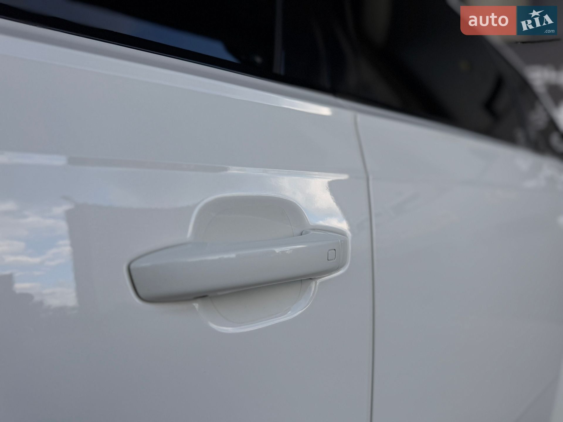 Audi SQ7 2017 VIN WAUZZZ4M5JD014949 фото оголошення 10 з 98
