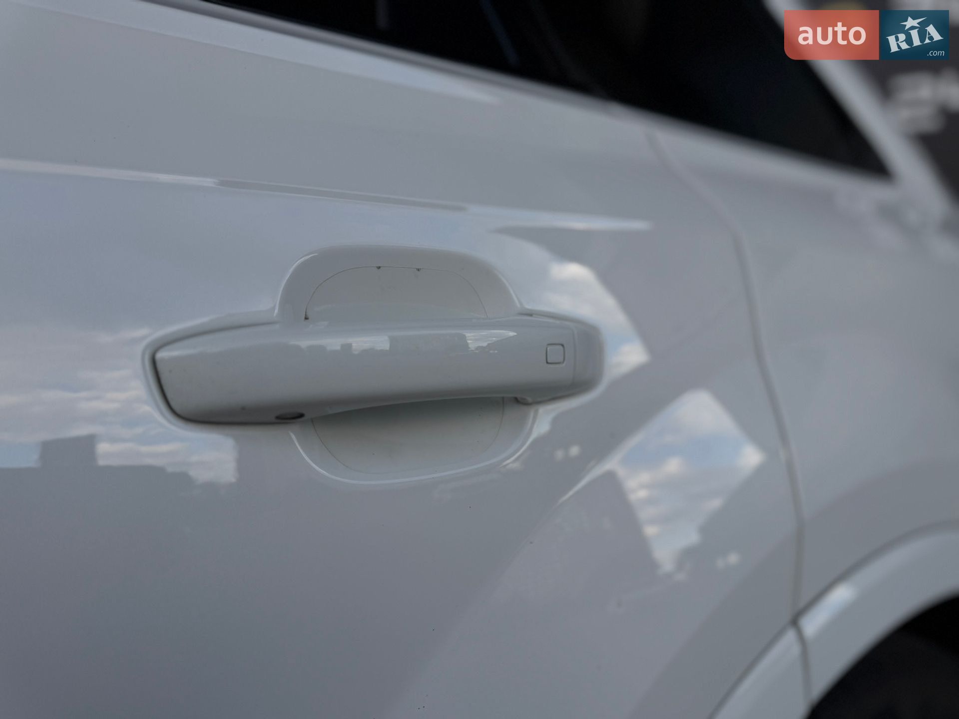 Audi SQ7 2017 VIN WAUZZZ4M5JD014949 фото оголошення 11 з 98