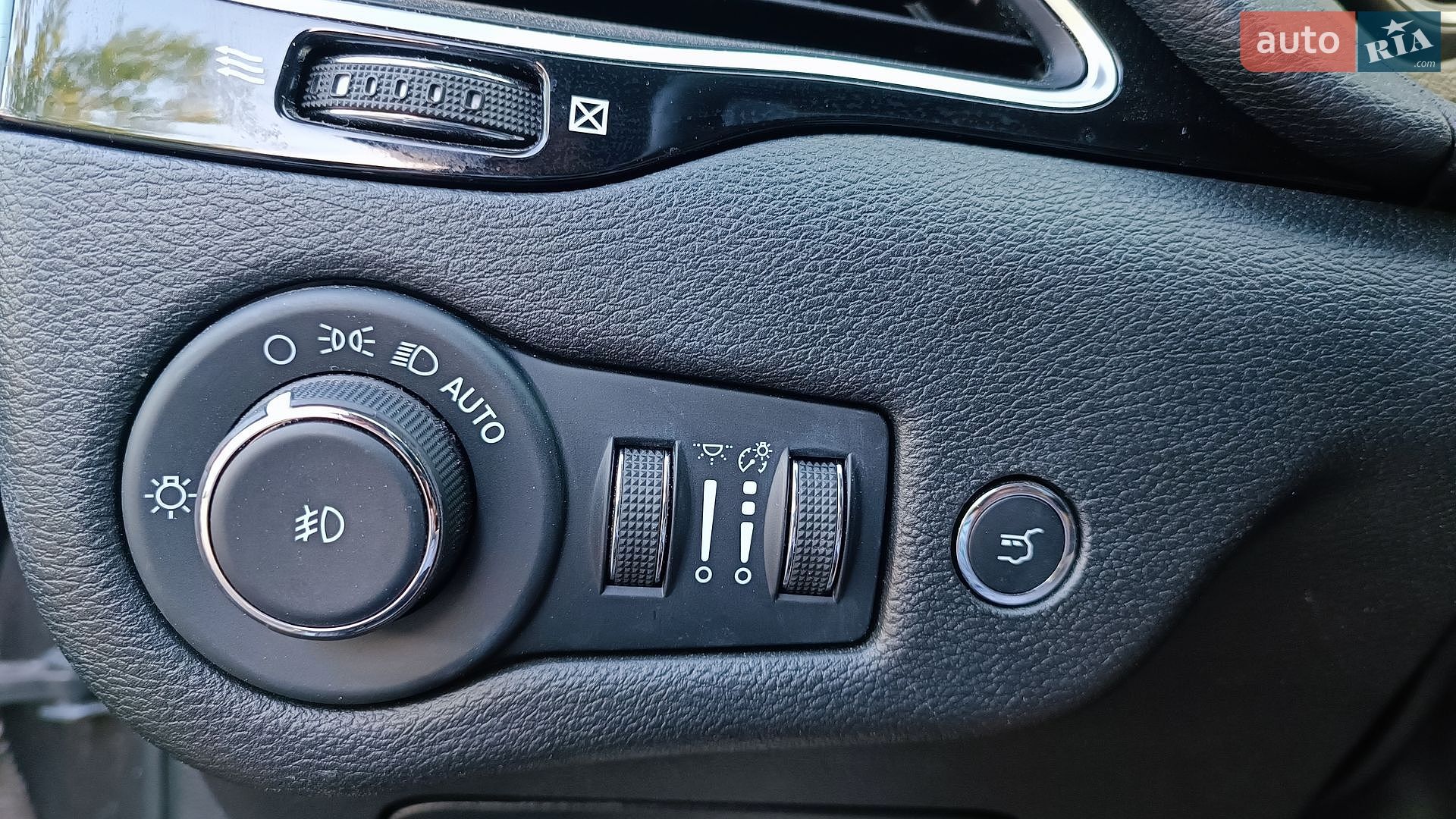 Jeep Cherokee 2022 VIN 1C4PJMMB4PD103987 фото оголошення 26 з 47