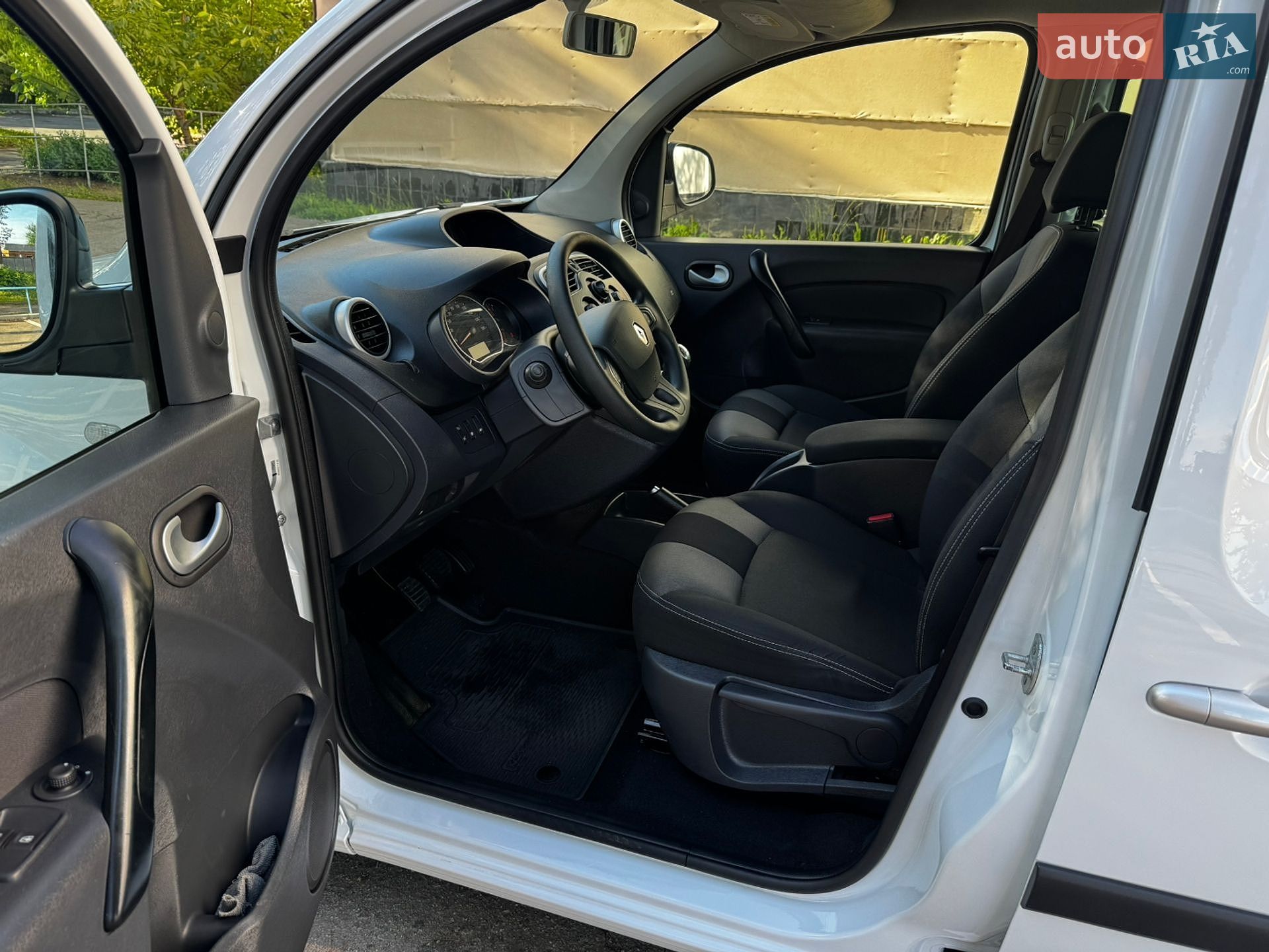 Renault Kangoo 2020 VIN VF1WK000765902143 фото оголошення 13 з 17