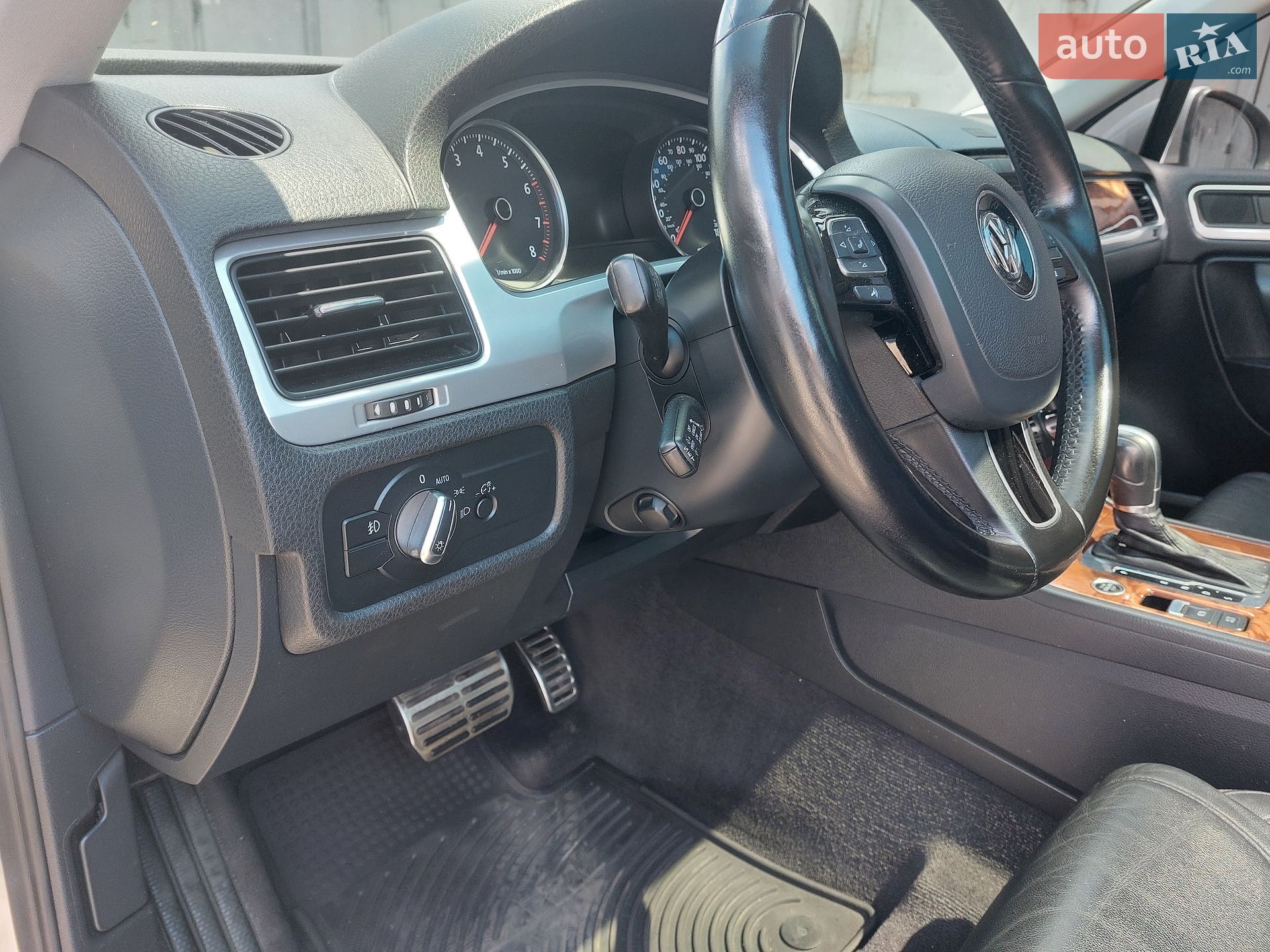 Volkswagen Touareg 2011 VIN WVGFG9BP1BD003808 фото оголошення 16 з 32