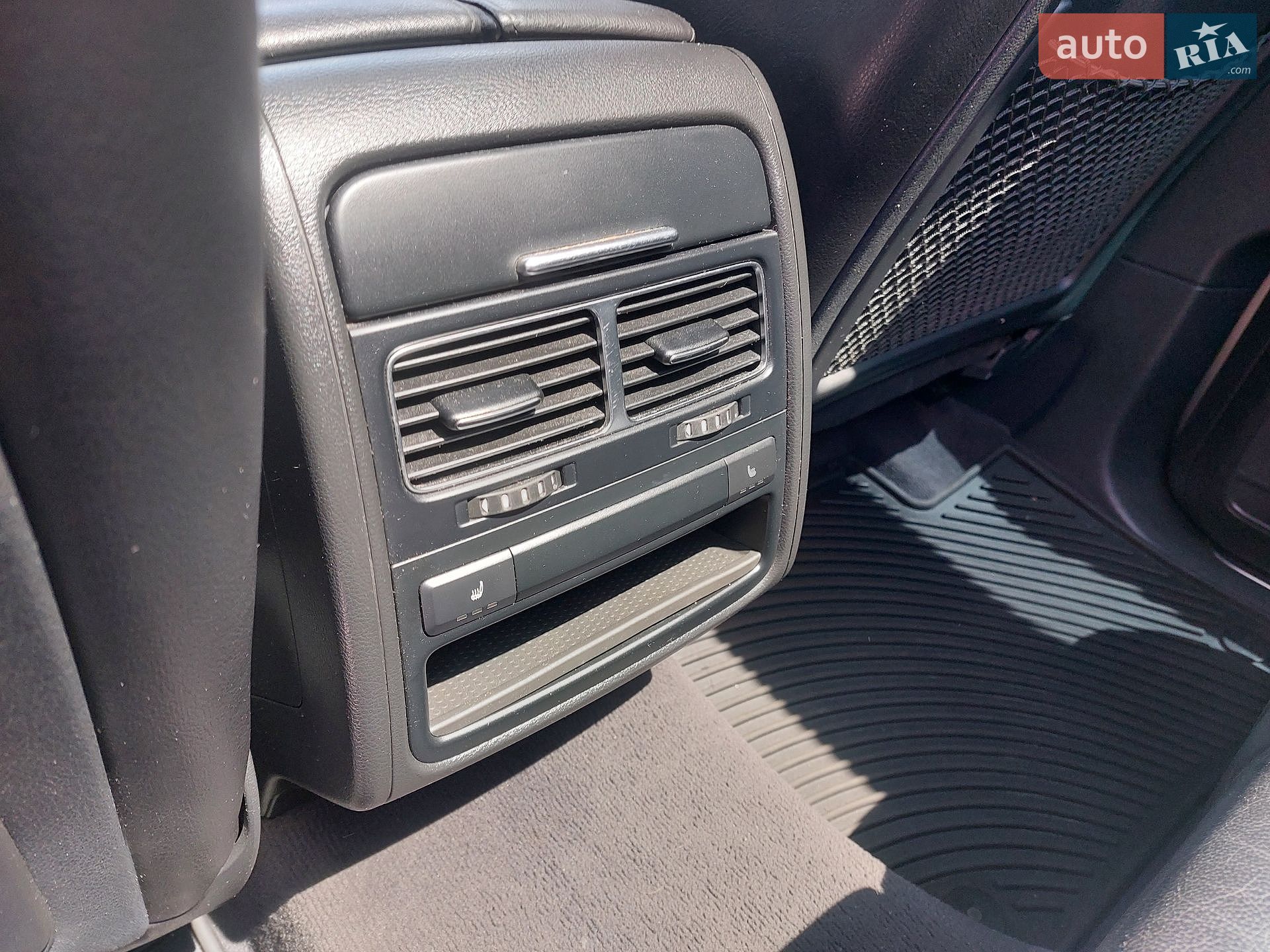 Volkswagen Touareg 2011 VIN WVGFG9BP1BD003808 фото оголошення 19 з 32