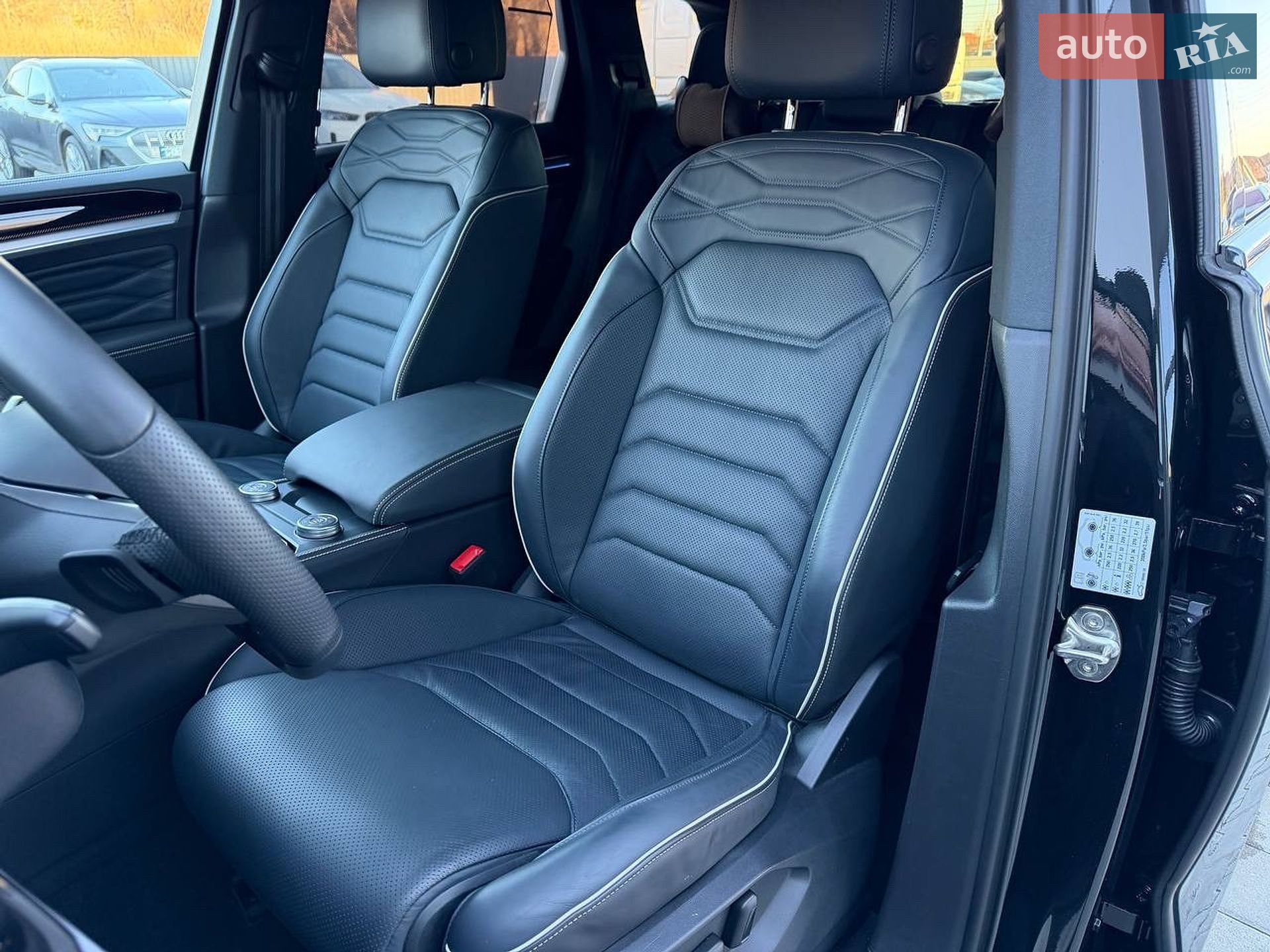 Volkswagen Touareg 2025 VIN WVGZZZCR1SD008191 фото оголошення 34 з 45
