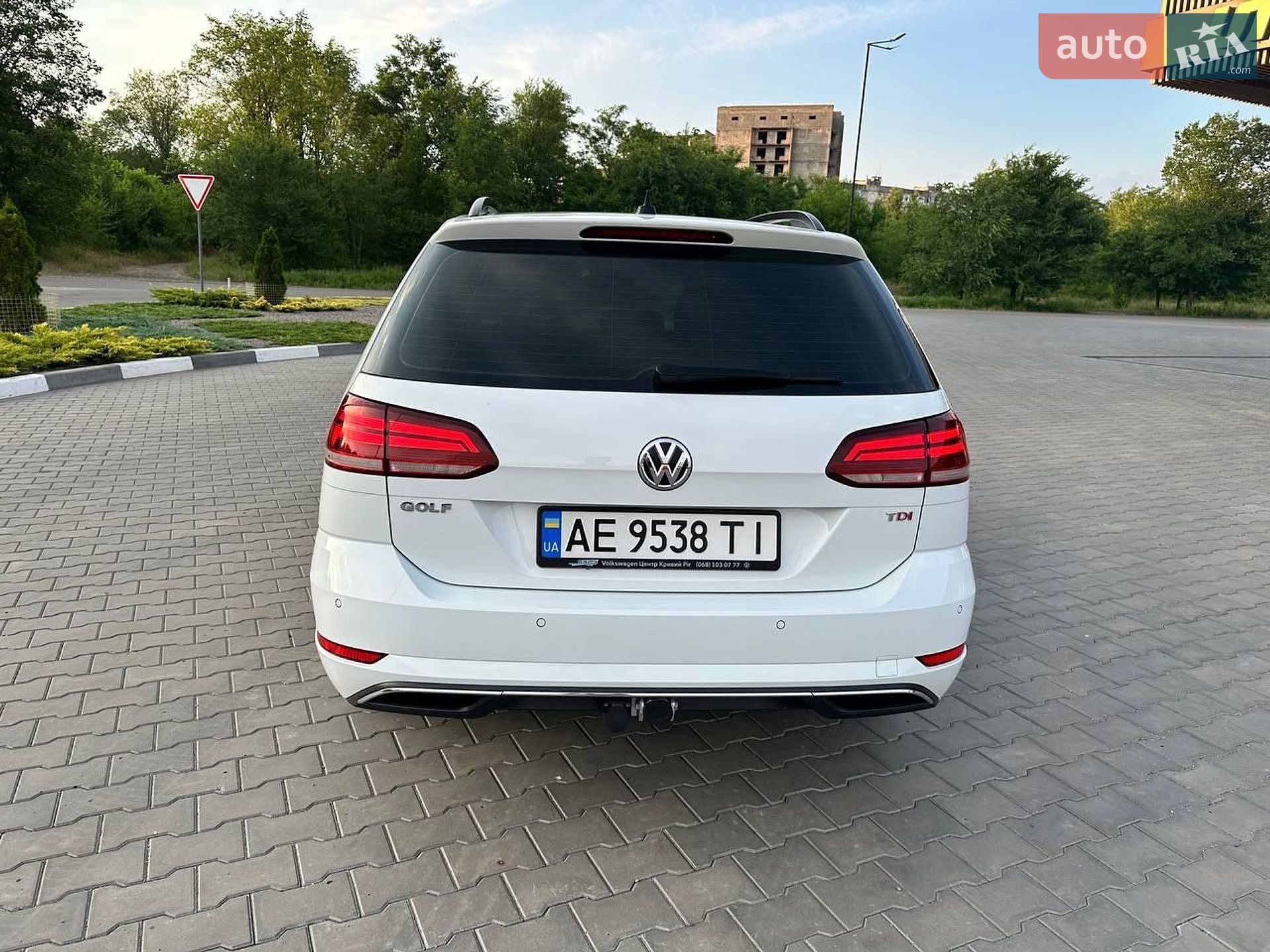 Volkswagen Golf 2017 VIN WVWZZZAUZJP513018 фото оголошення 8 з 37