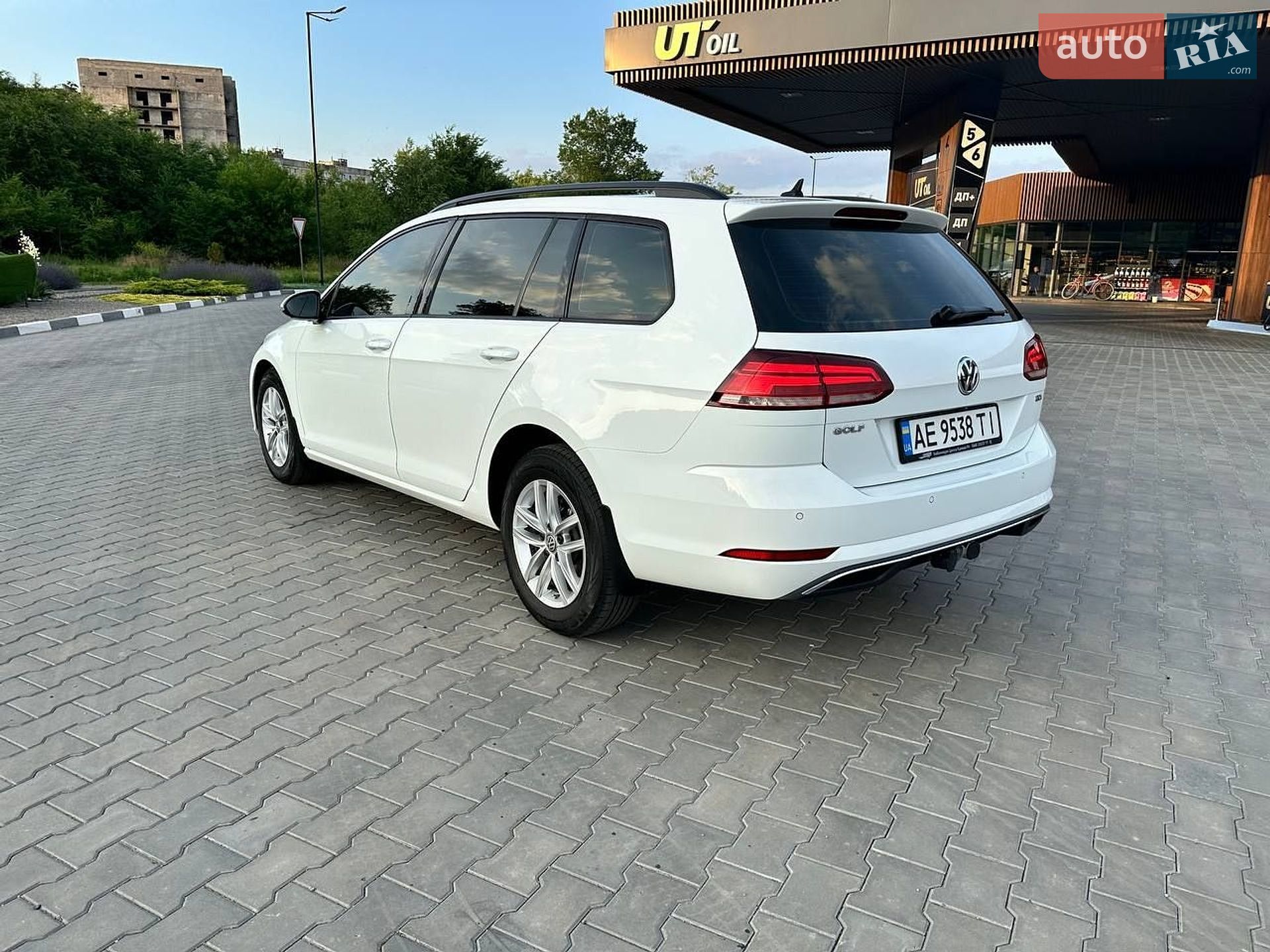 Volkswagen Golf 2017 VIN WVWZZZAUZJP513018 фото оголошення 7 з 37
