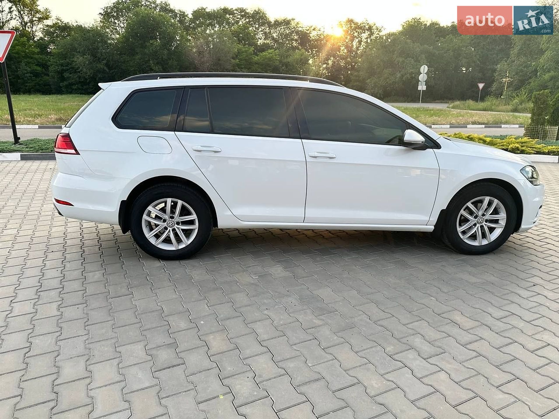 Volkswagen Golf 2017 VIN WVWZZZAUZJP513018 фото оголошення 10 з 37