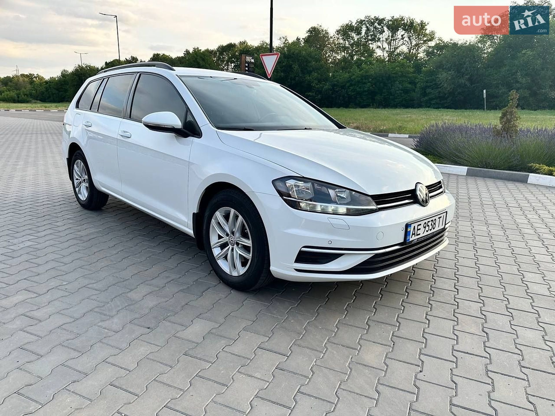 Volkswagen Golf 2017 VIN WVWZZZAUZJP513018 фото оголошення 11 з 37