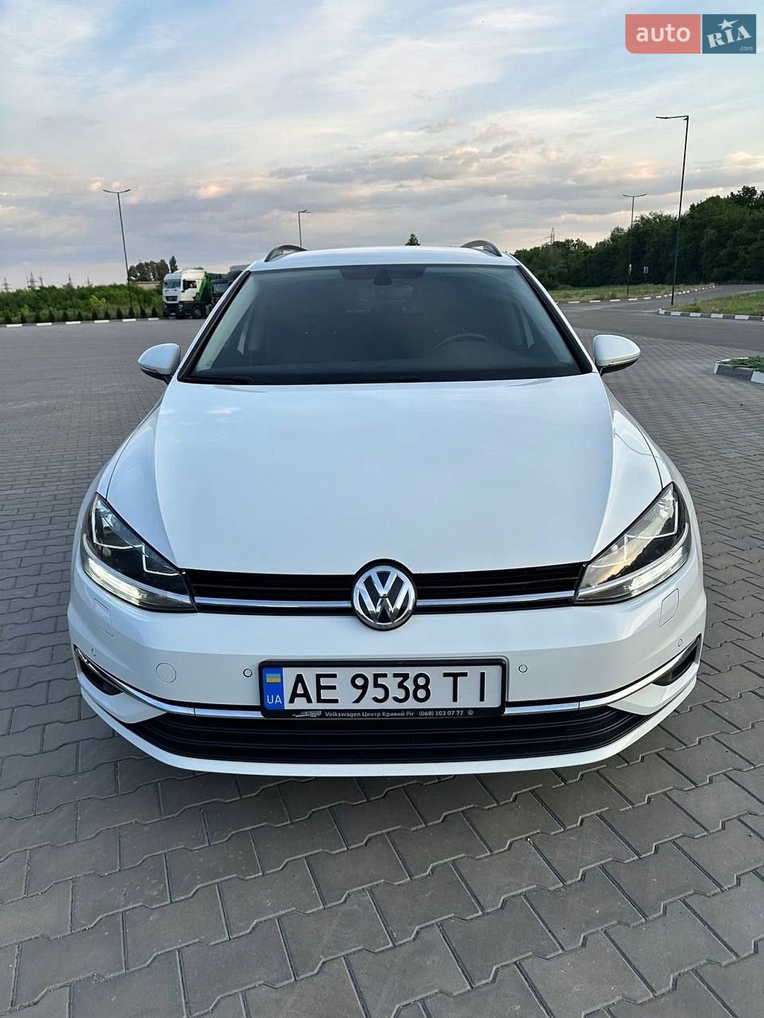 Volkswagen Golf 2017 VIN WVWZZZAUZJP513018 фото оголошення 16 з 37