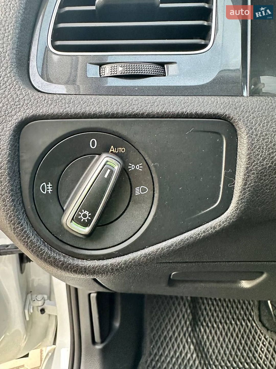 Volkswagen Golf 2017 VIN WVWZZZAUZJP513018 фото оголошення 19 з 37